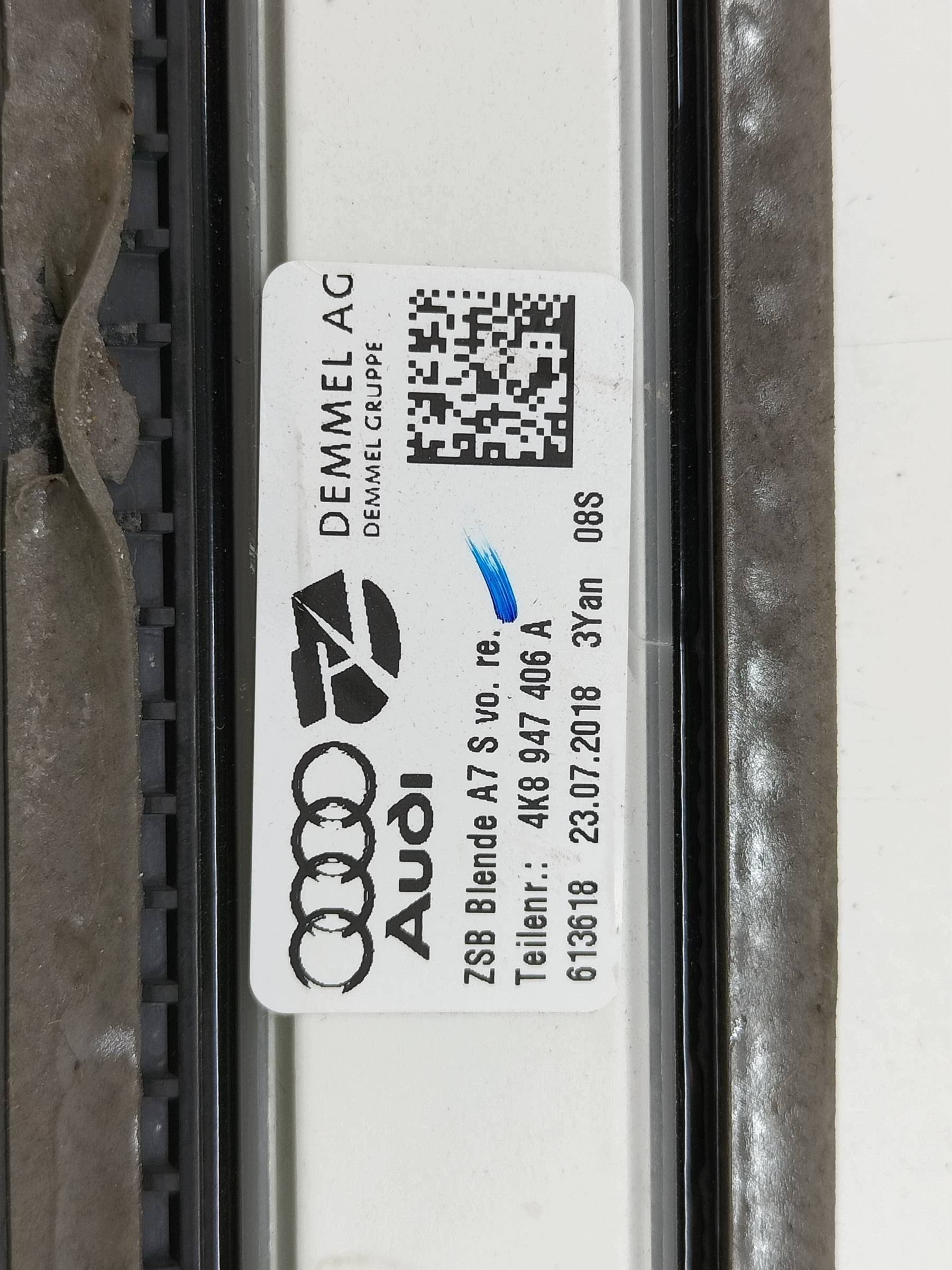 cover of the threshold moulding cap right front S-LINE LED Audi A7 II C8