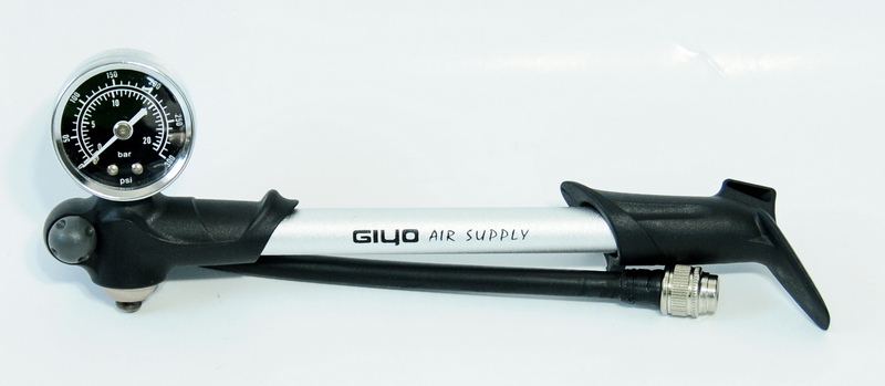 Pompka do amortyzatorów Giyo GS-02PT 300 Psi