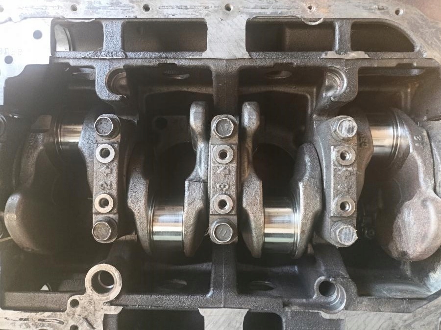 Hyundai H350 wał korbowy