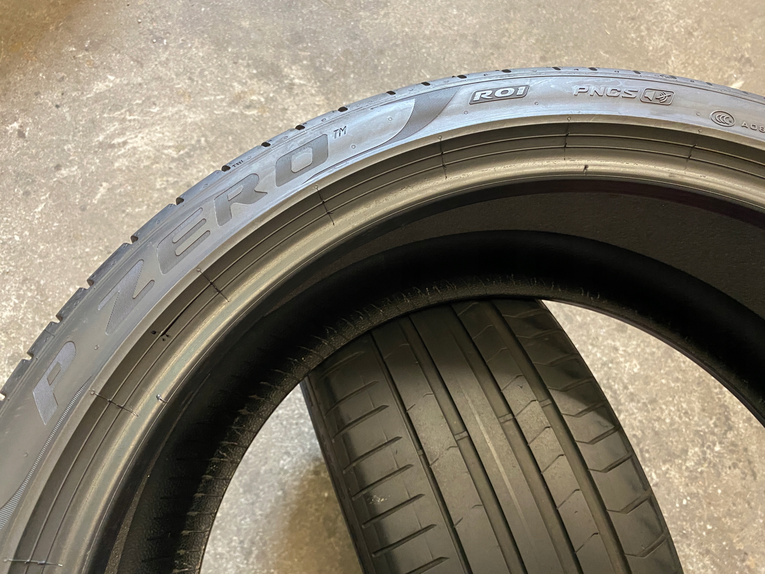 2 tyres summer 255/40R21 Pirelli P ZERO PZ4 6mm