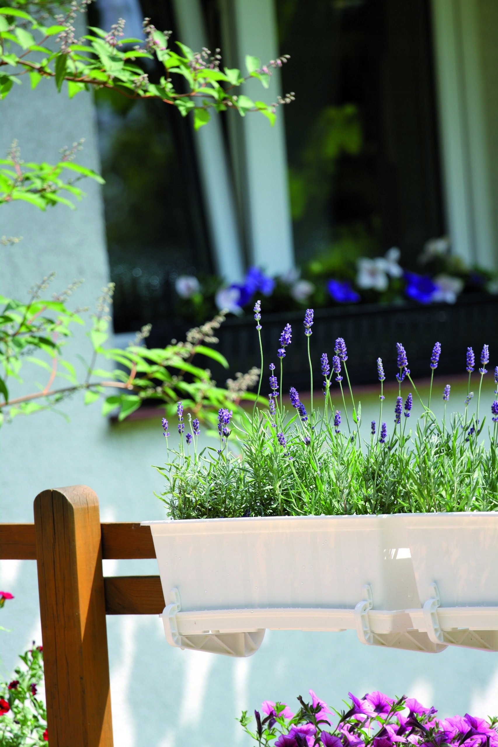 Uchwyt HANGPLAST balkonowy do doniczek Wieszak Materiał wykonania tworzywo sztuczne