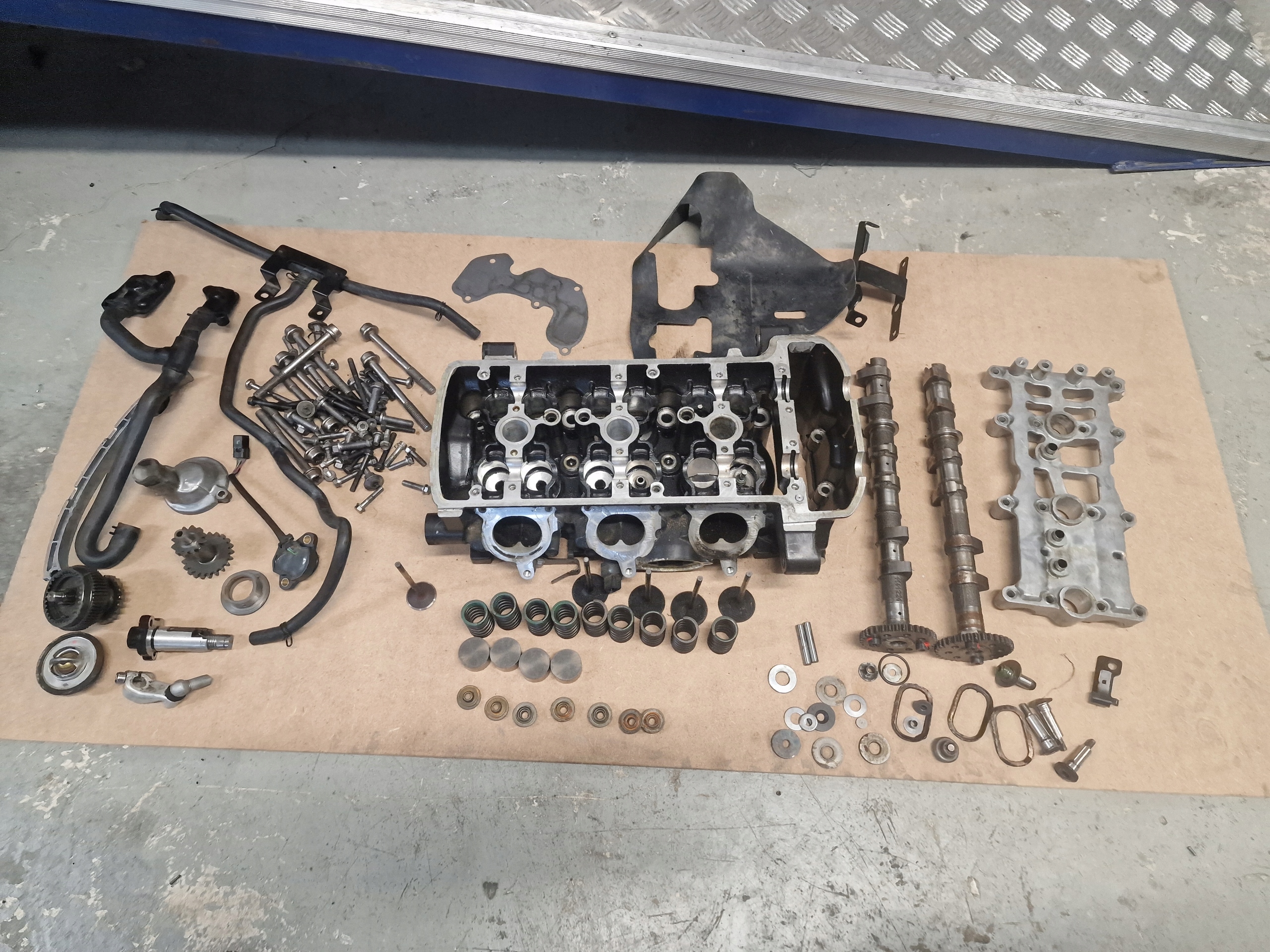 Triumph Tiger 1200 Explorer Głowica + Części