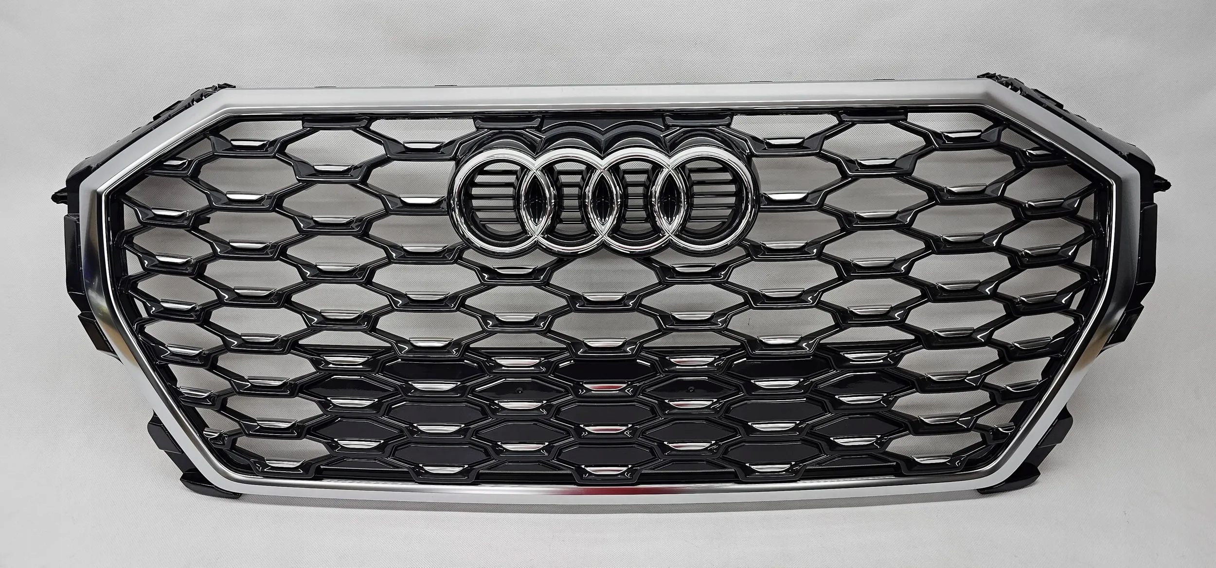 AUDI Q3 II 83A ATRAPA GRILL BLACK IDEALNA ORG FV