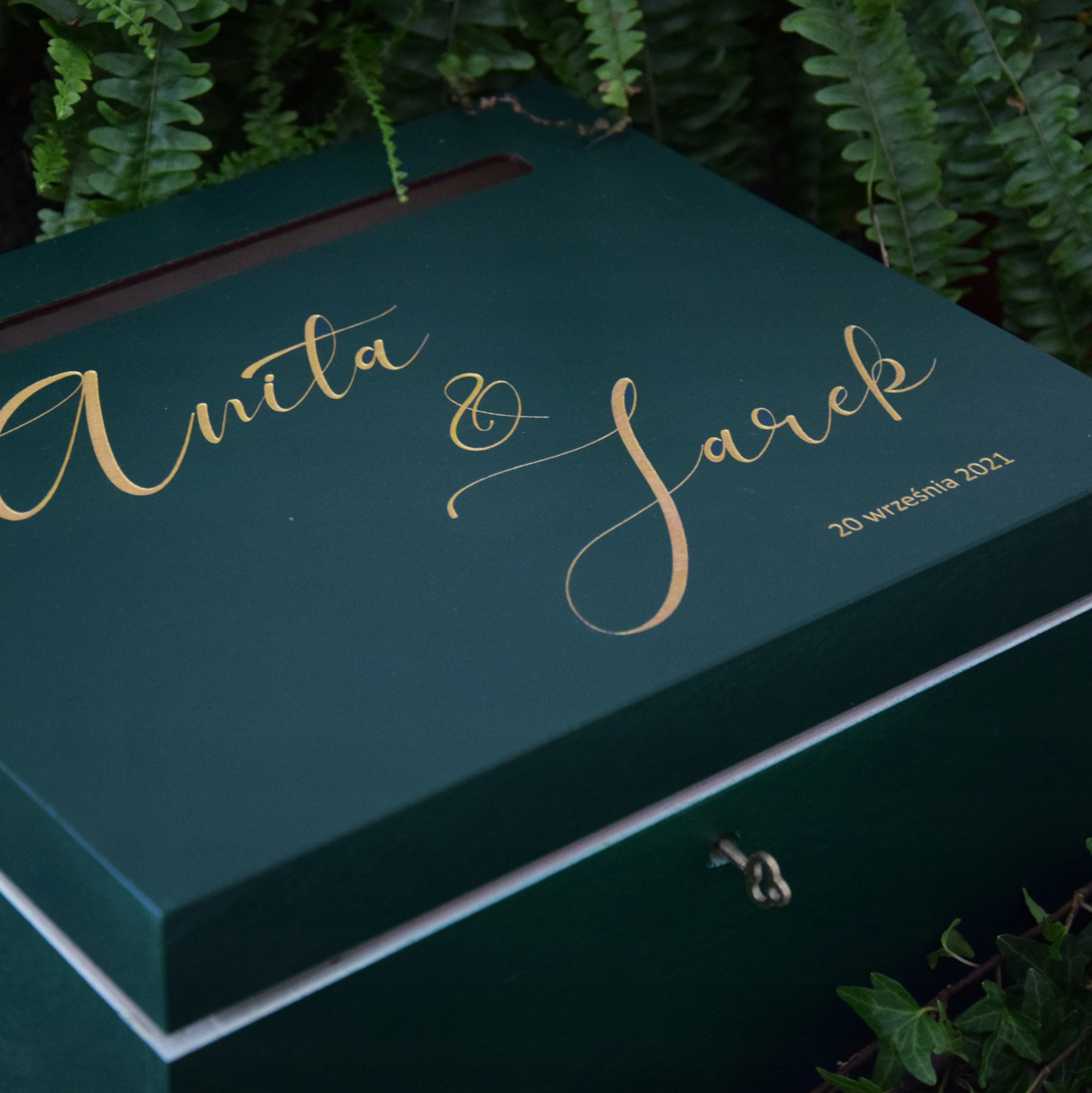BUTELKOWA ZIELEŃ Pudełko na KOPERTY Z GRAWEREM na kluczyk ślub Nazwa Pudełko na koperty