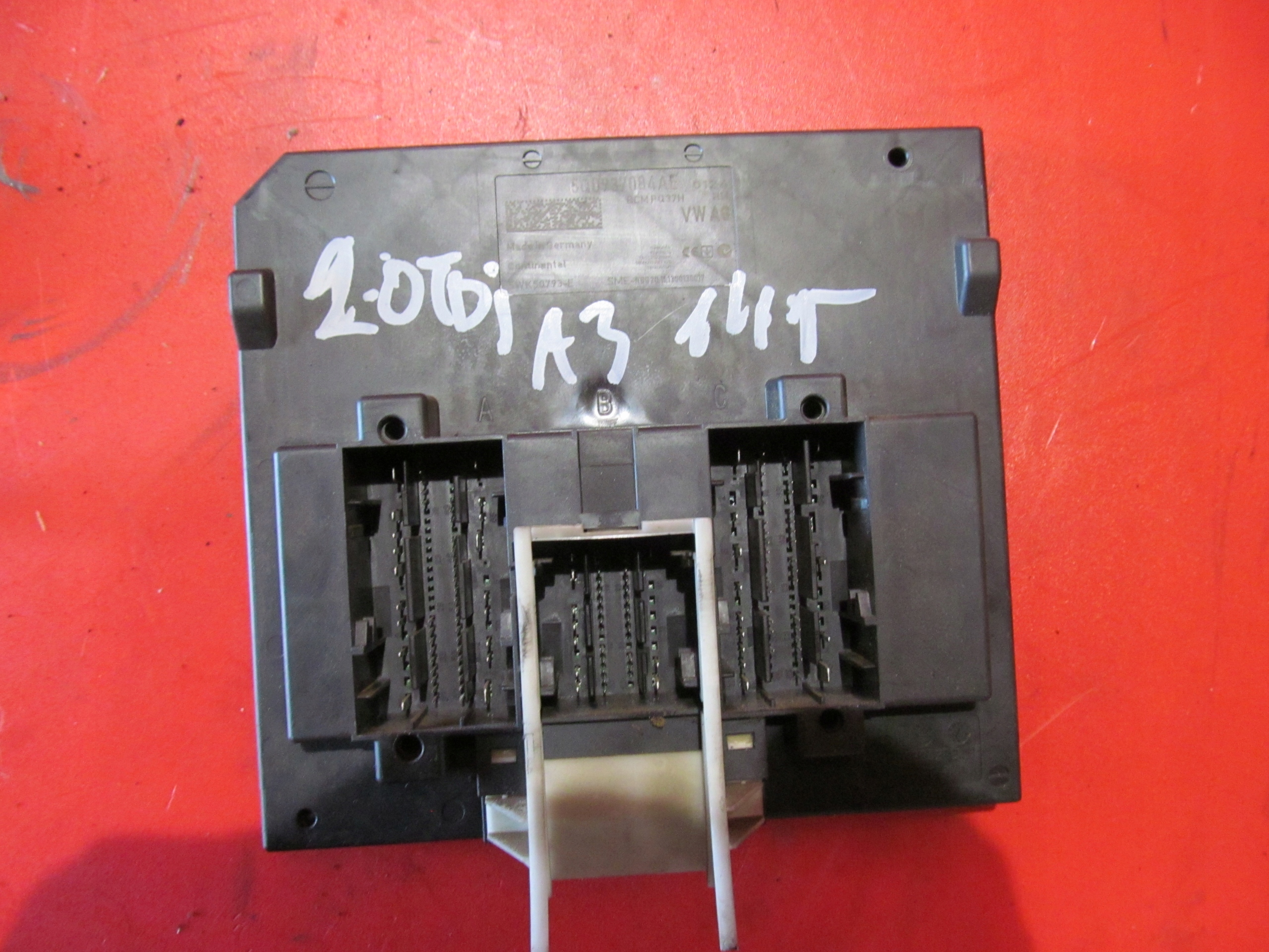 AUDI A3 8V 8VA 2.0 TDI CRBC SEAT LEON III VW GOLF VII module control unit BCM