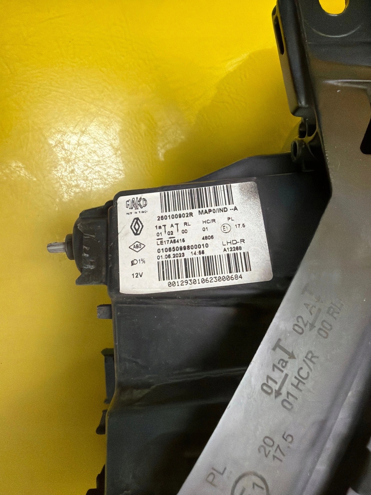 light right front Renault Clio V Full Led 260100902R