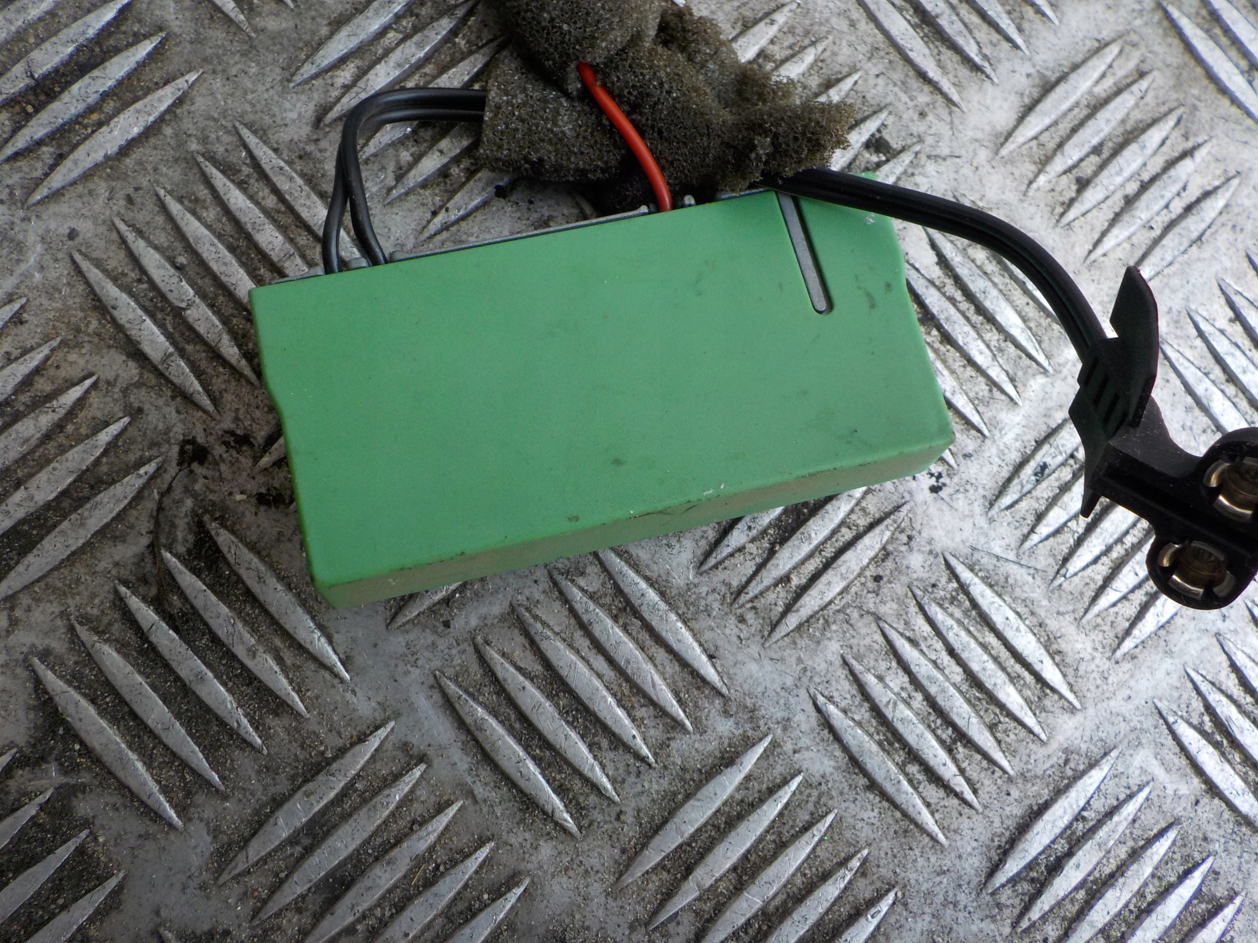 VOLVO V70 S70 amplifier ANTENY 9452009