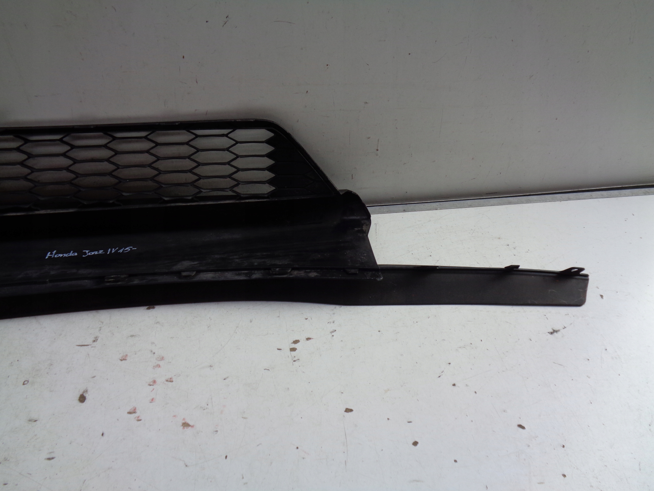 accessories of a bumper front grid HONDA JAZZ IV 15