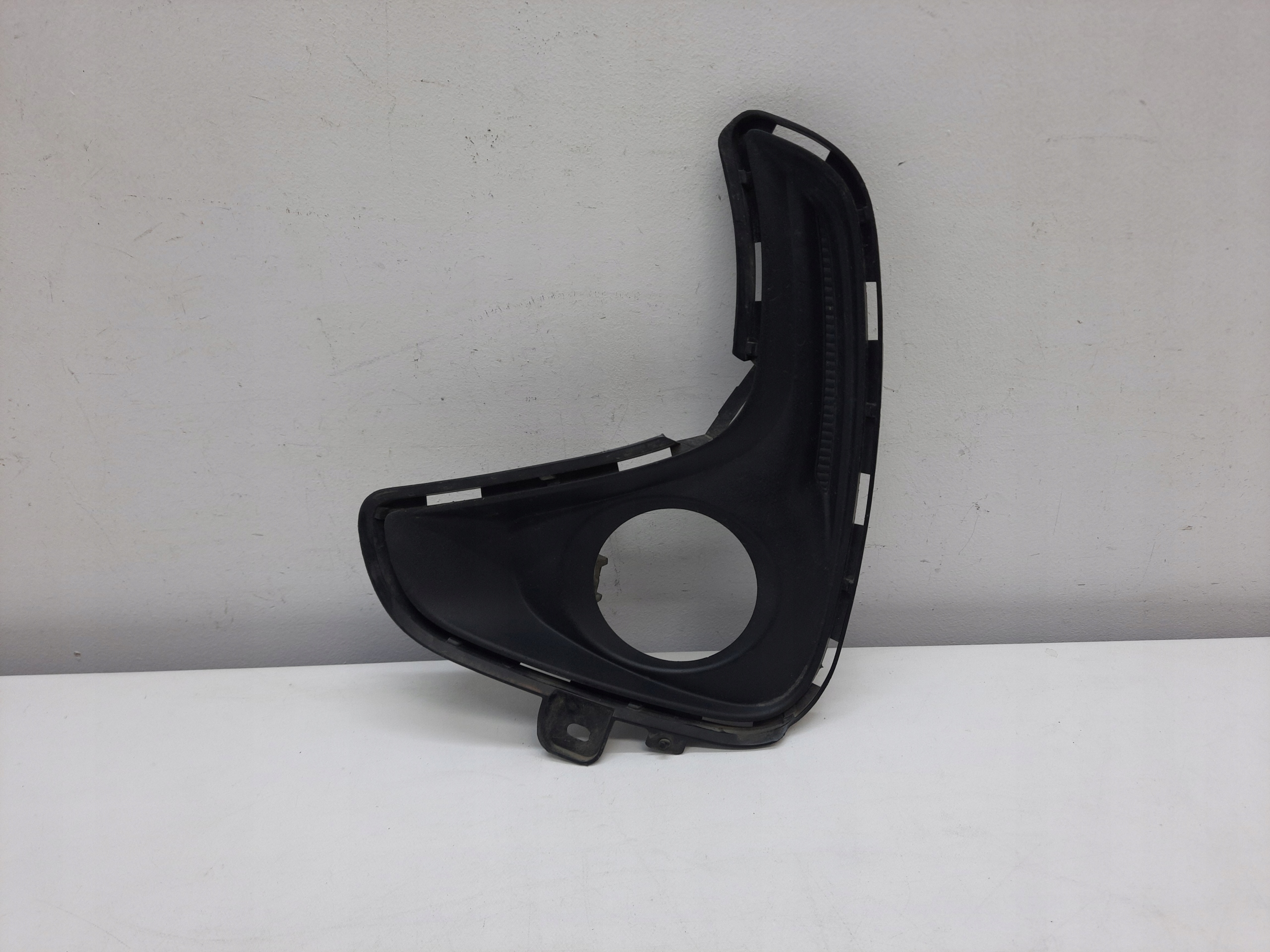 TOYOTA YARIS 4 IV 20- grid of a bumper left front original