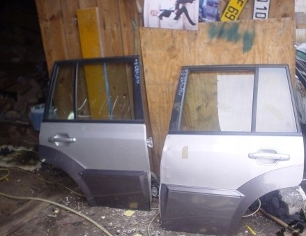 HYUNDAI TERRACAN DRZWI TYLNE LEWE KOMPLETNE