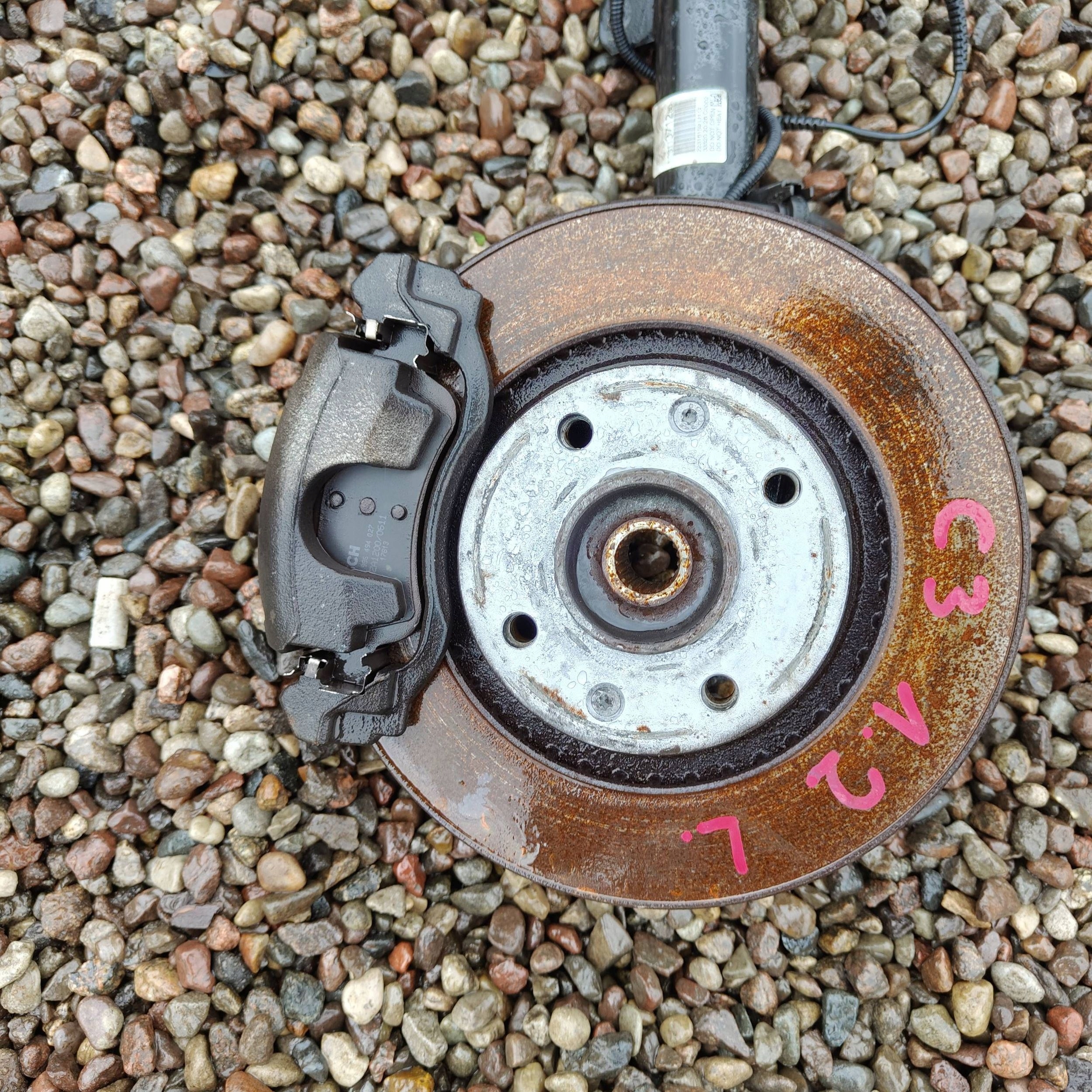 Citroen C3 2017 front side left swing wheels of the front
