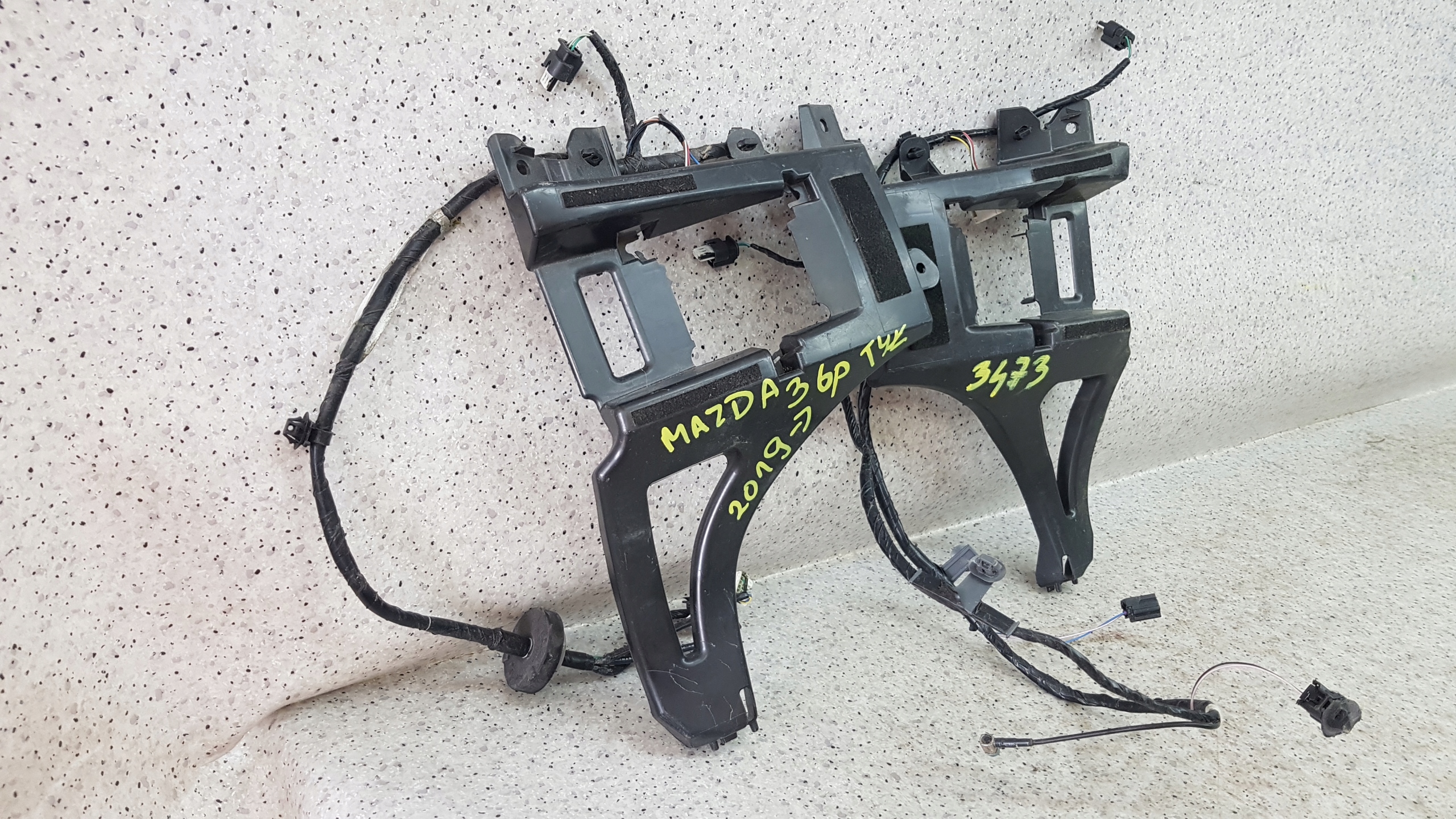 MAZDA 3 III BM 2019 - Câblage PDC Arrière + Supports Fixation Pare choc 3473