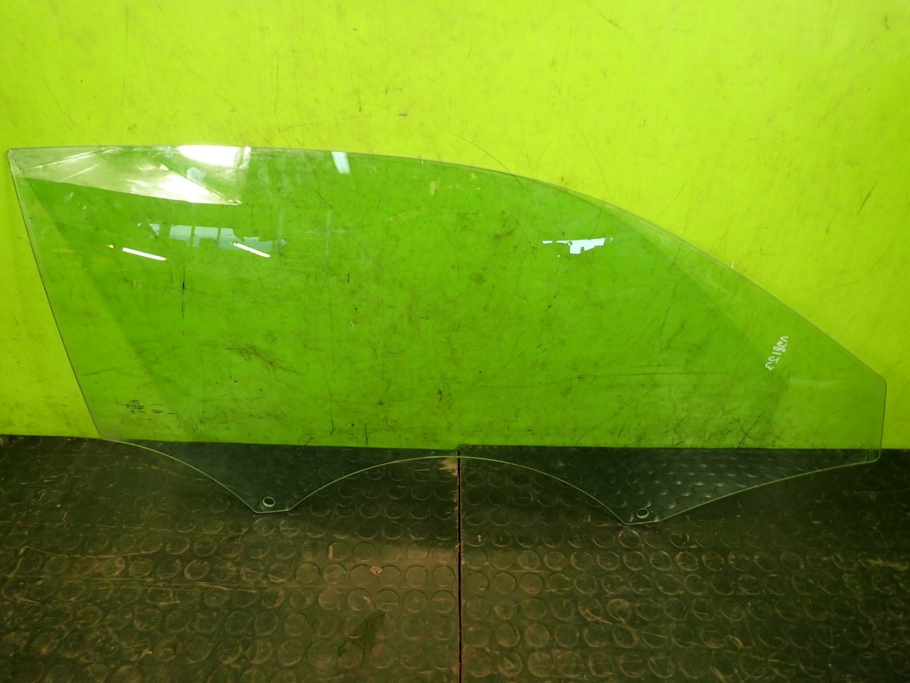 43R-00082 - Праве лобове скло AUDI A1 і 8X 3D 12R