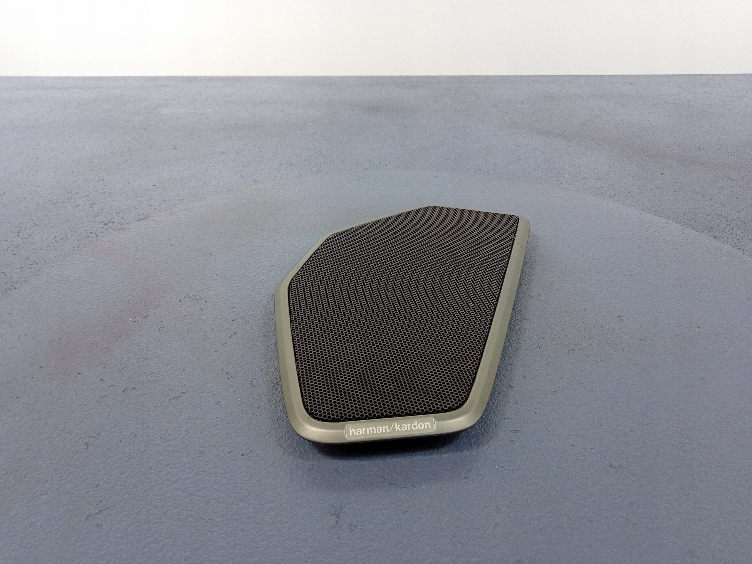 BMW 3 G20 M3 G80 решітка динаміка полиці 7482402