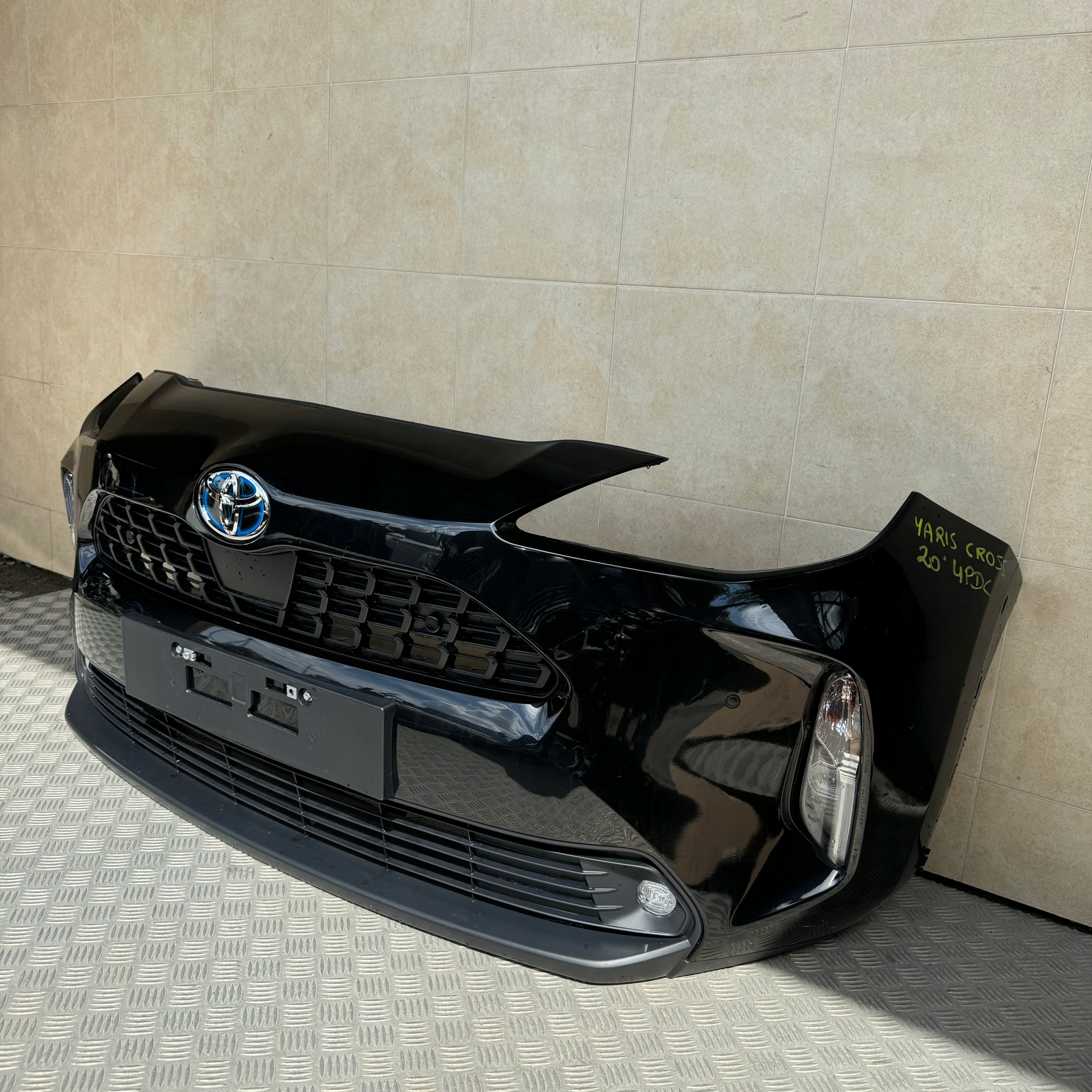front bumper complete TOYOTA YARIS CROSS 2020 ROK HYBRID 4 PDC