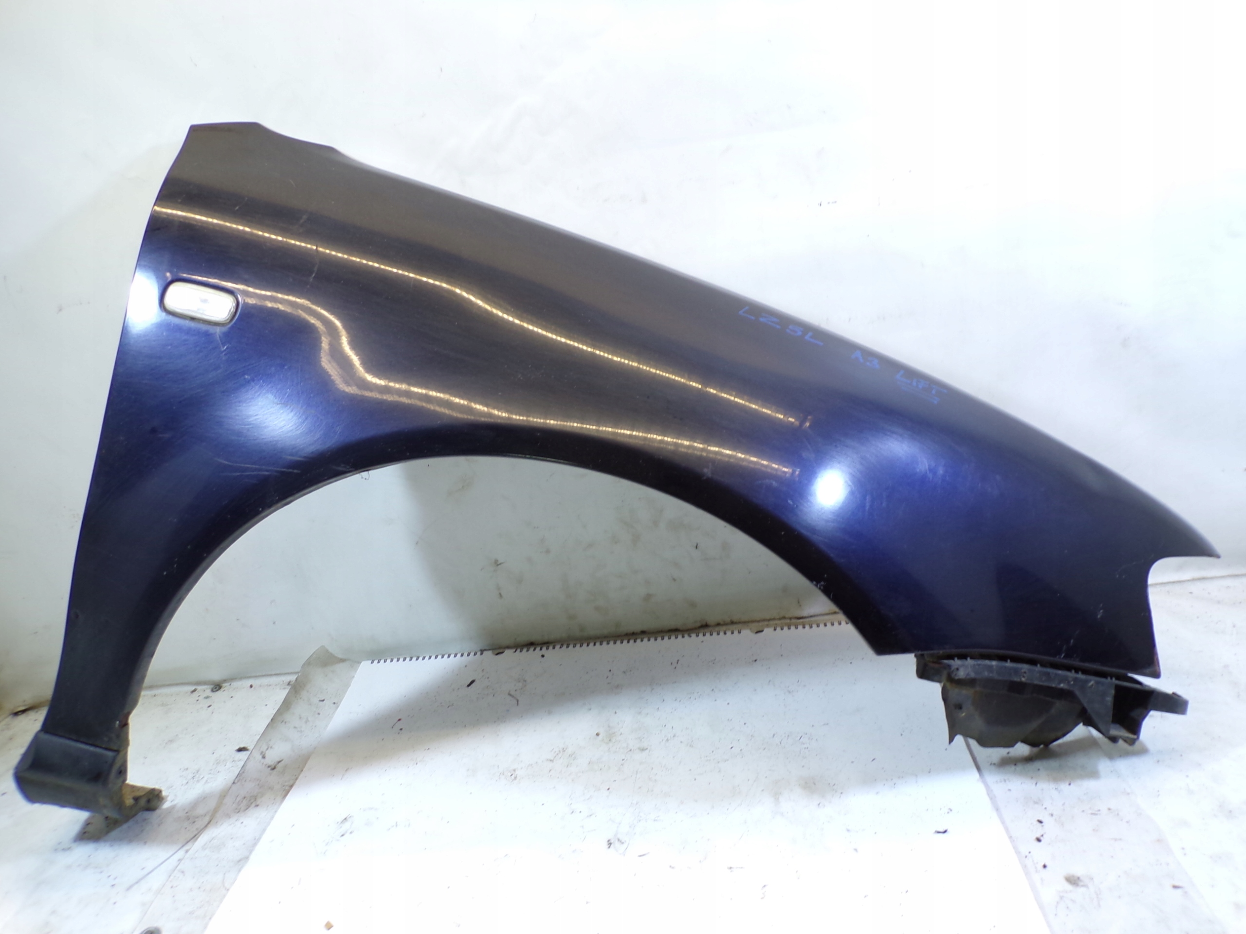 fender right front AUDI A3 8L LIFT colour LZ5L