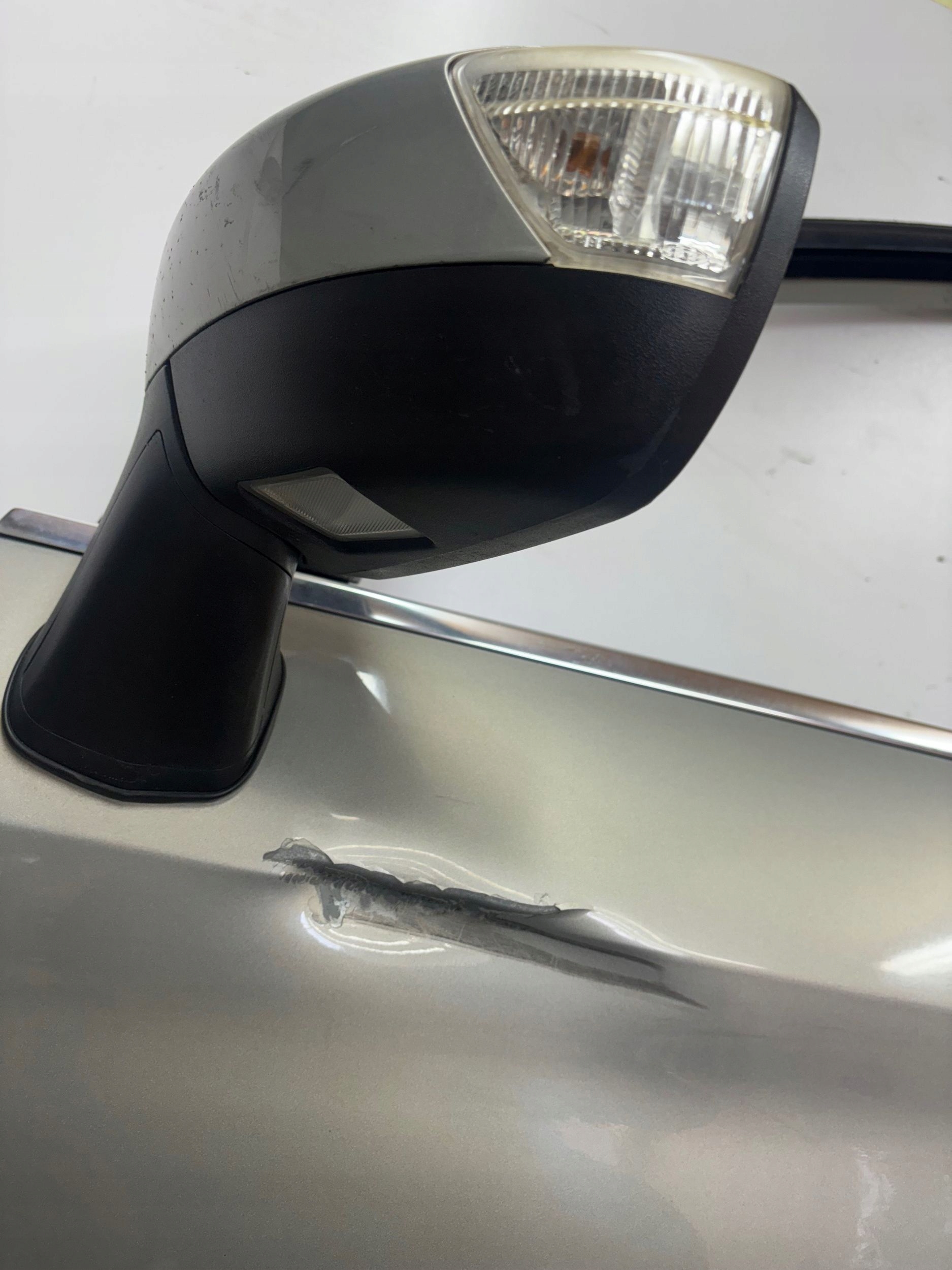 dveře předek přední levé zrcadlo FORD KUGA a 08