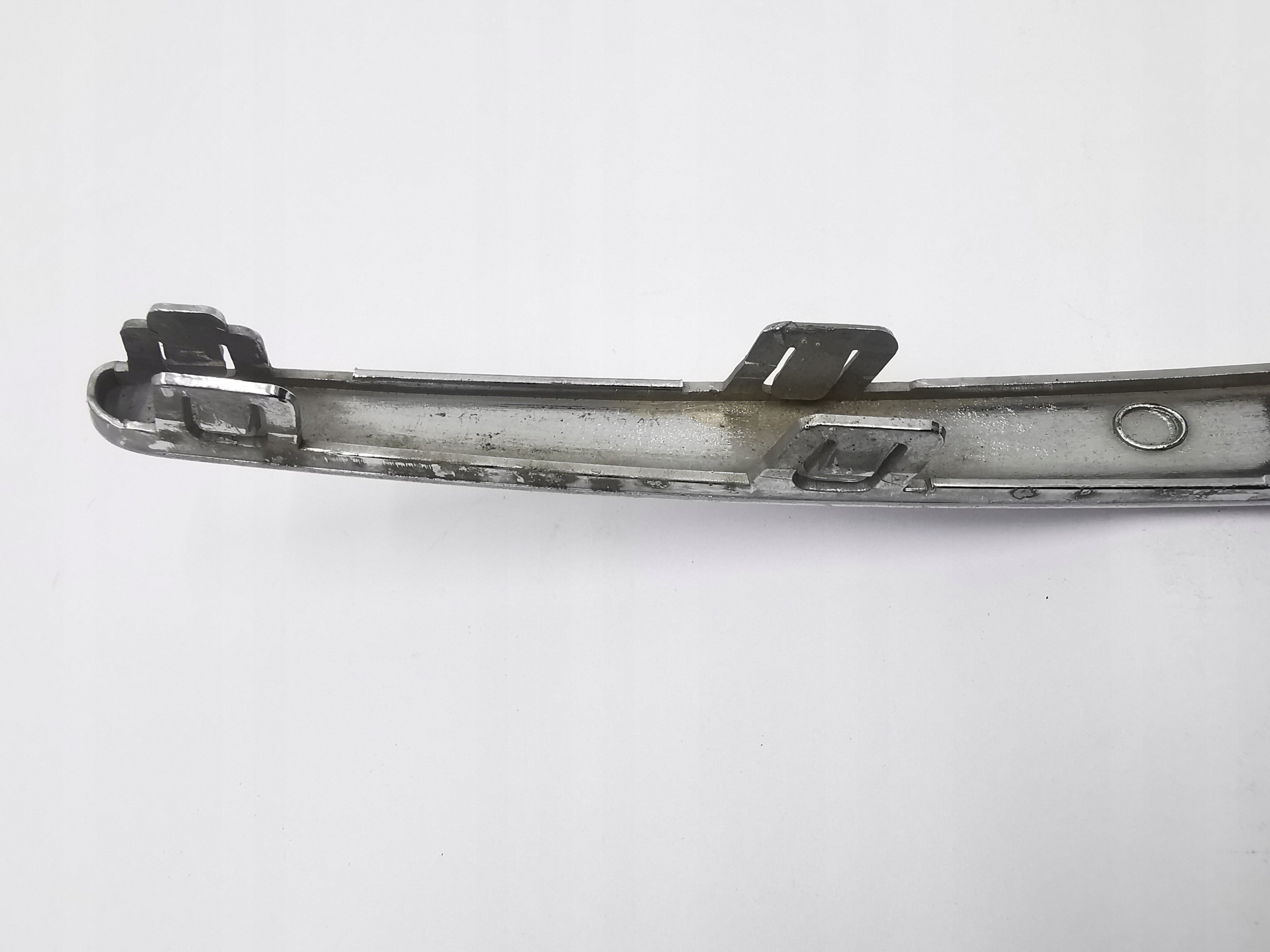 lišta ZDRZAKA levá předek přední CHROM HYUNDAI I30 / 86581-2L310