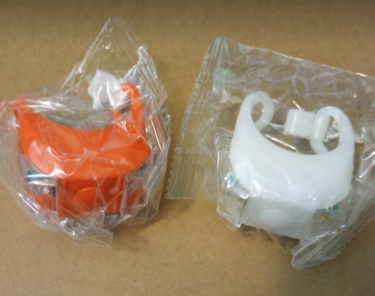 OŚWIETLENIE ROWEROWE LAMPKI LED PRZÓD TYŁ 2 SZT Zawartość zestawu baterie lampka