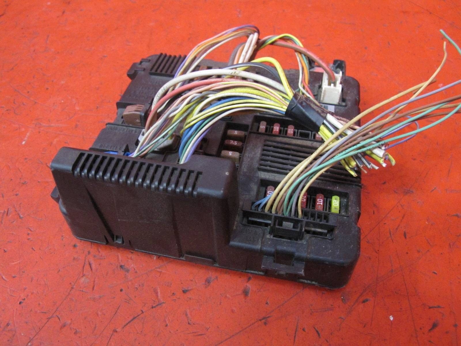 RENAULT SCENIC II 2 MEGANE II module unité de commande électronique uce boîte UPC 8200306032C