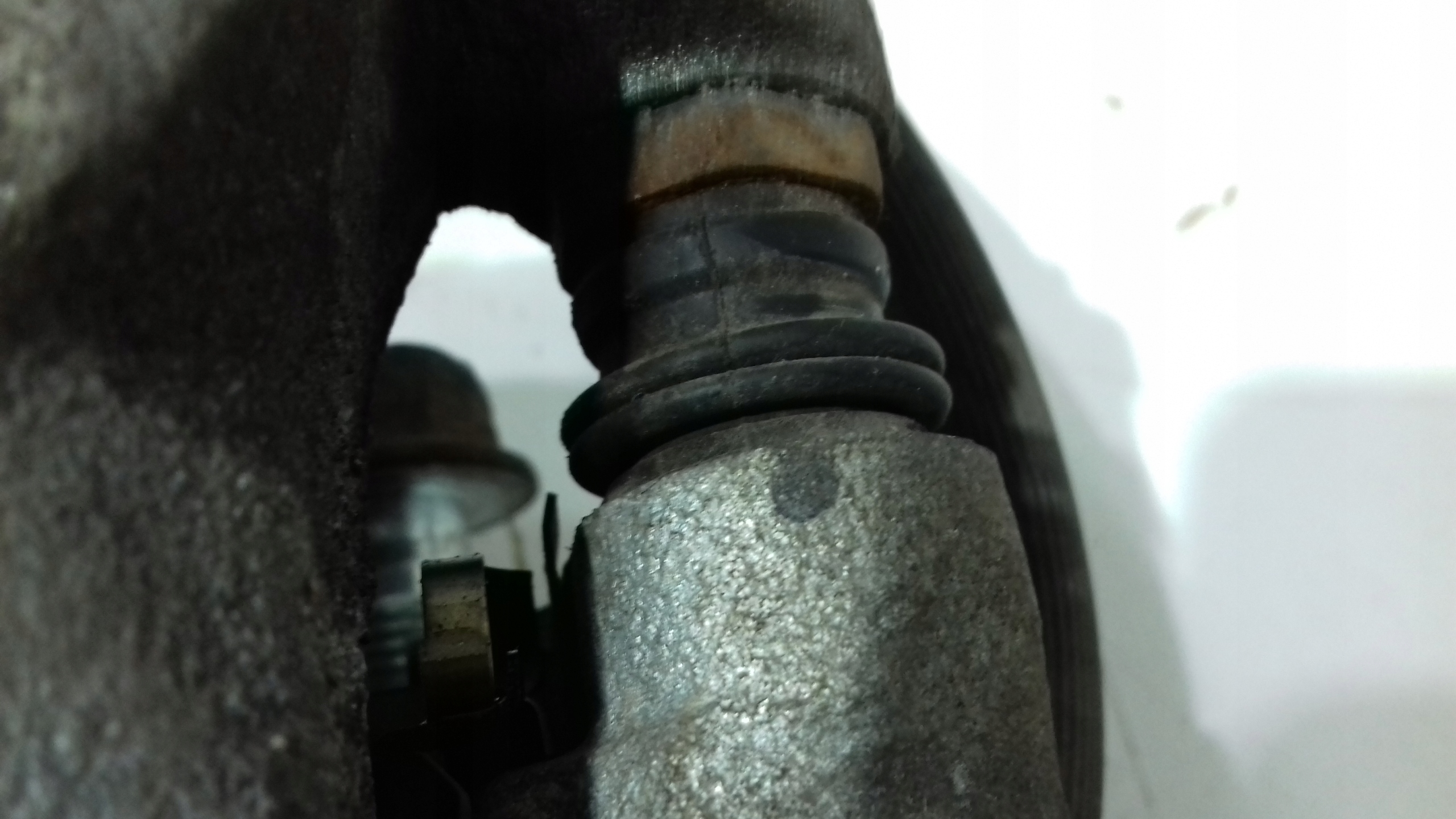 NISSAN LEAF II caliper brake left front