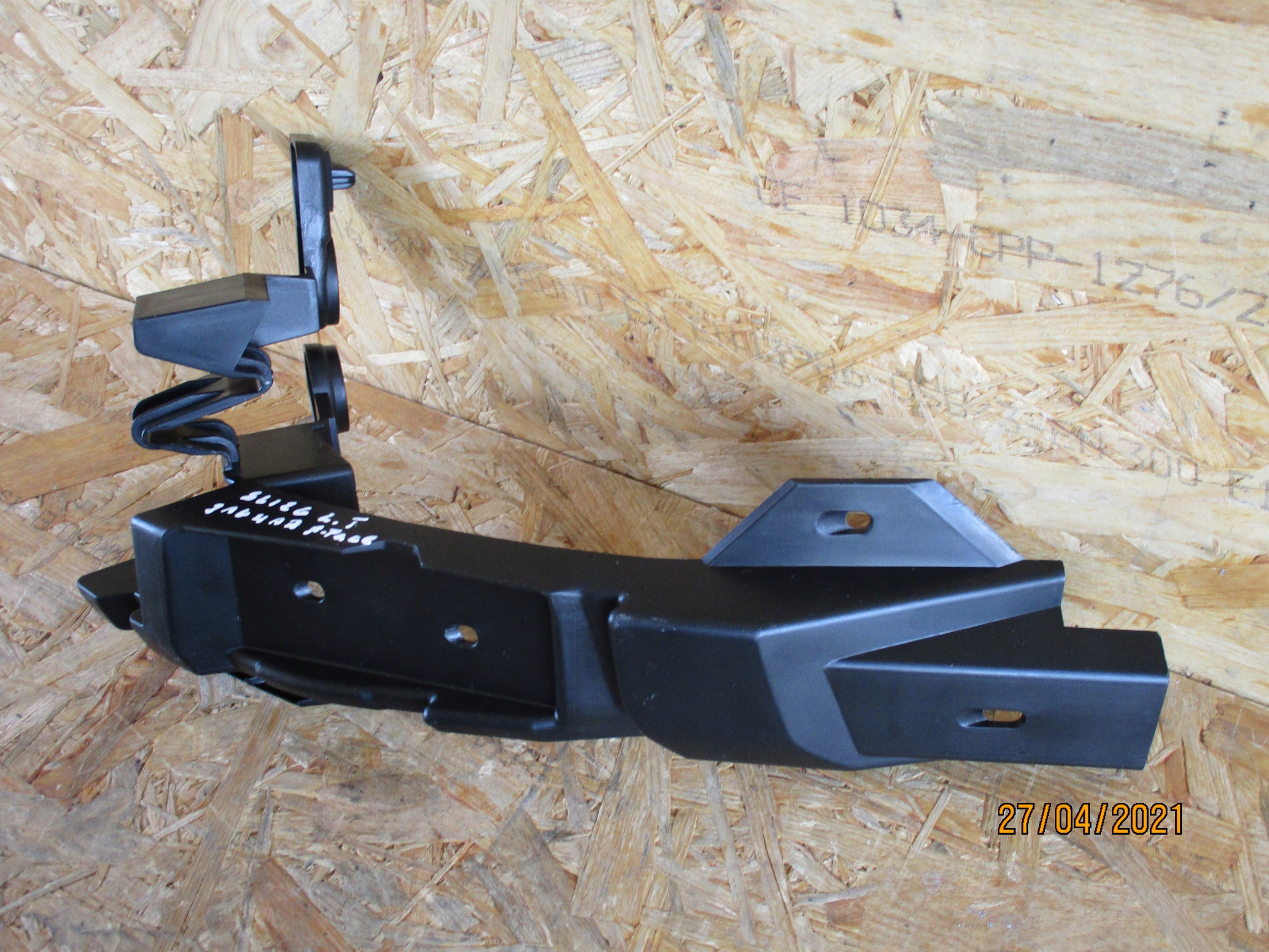 bumper bracket left rear part JAGUAR F PACE
