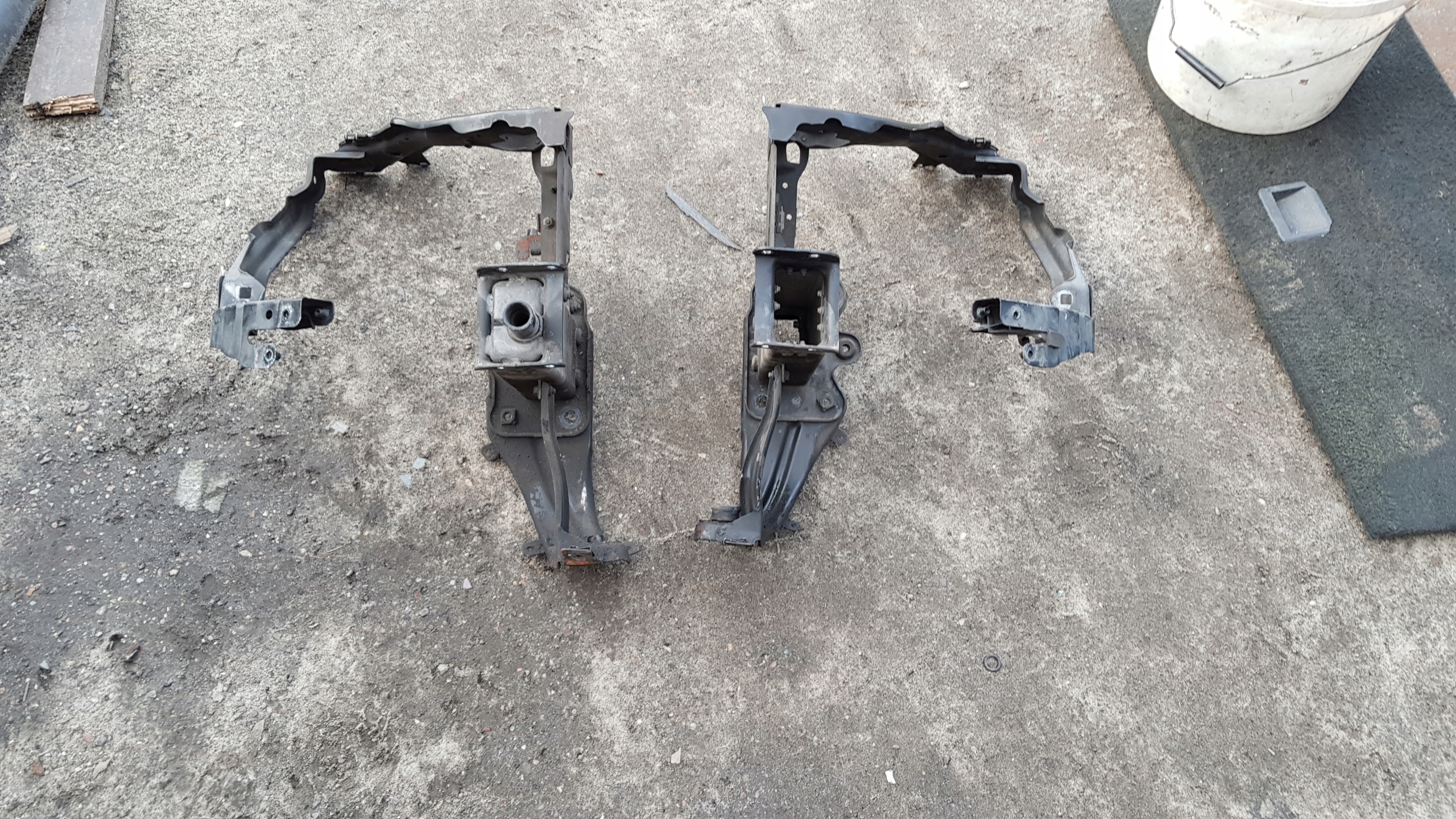 MERCEDES W211 OKULAR lights left right console holder