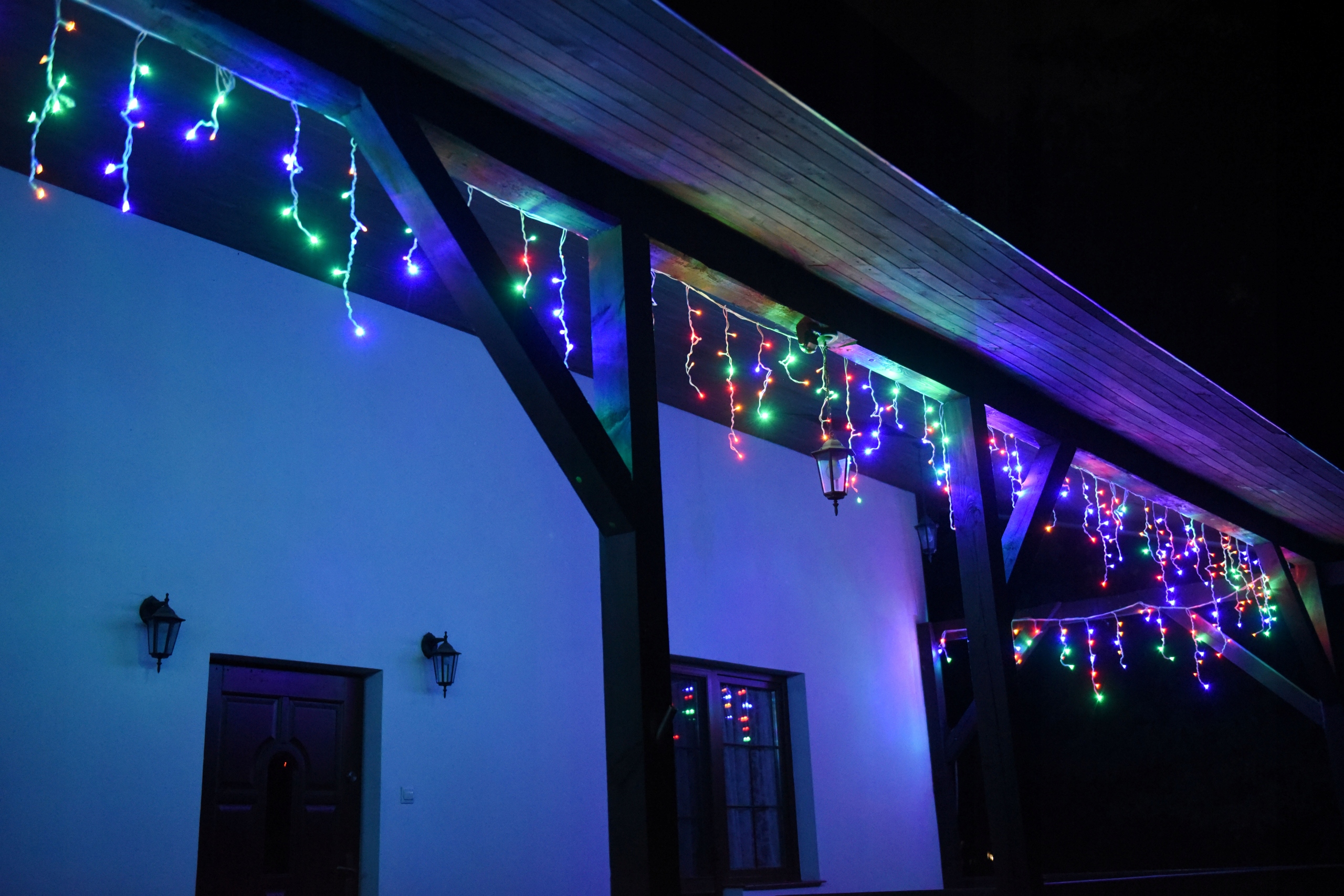 SOPLE KURTYNA 500 LED 18M ZEWNĘTRZNE LAMPKI IP44 GIRLANDA / mikołaj bałwan Motyw sople