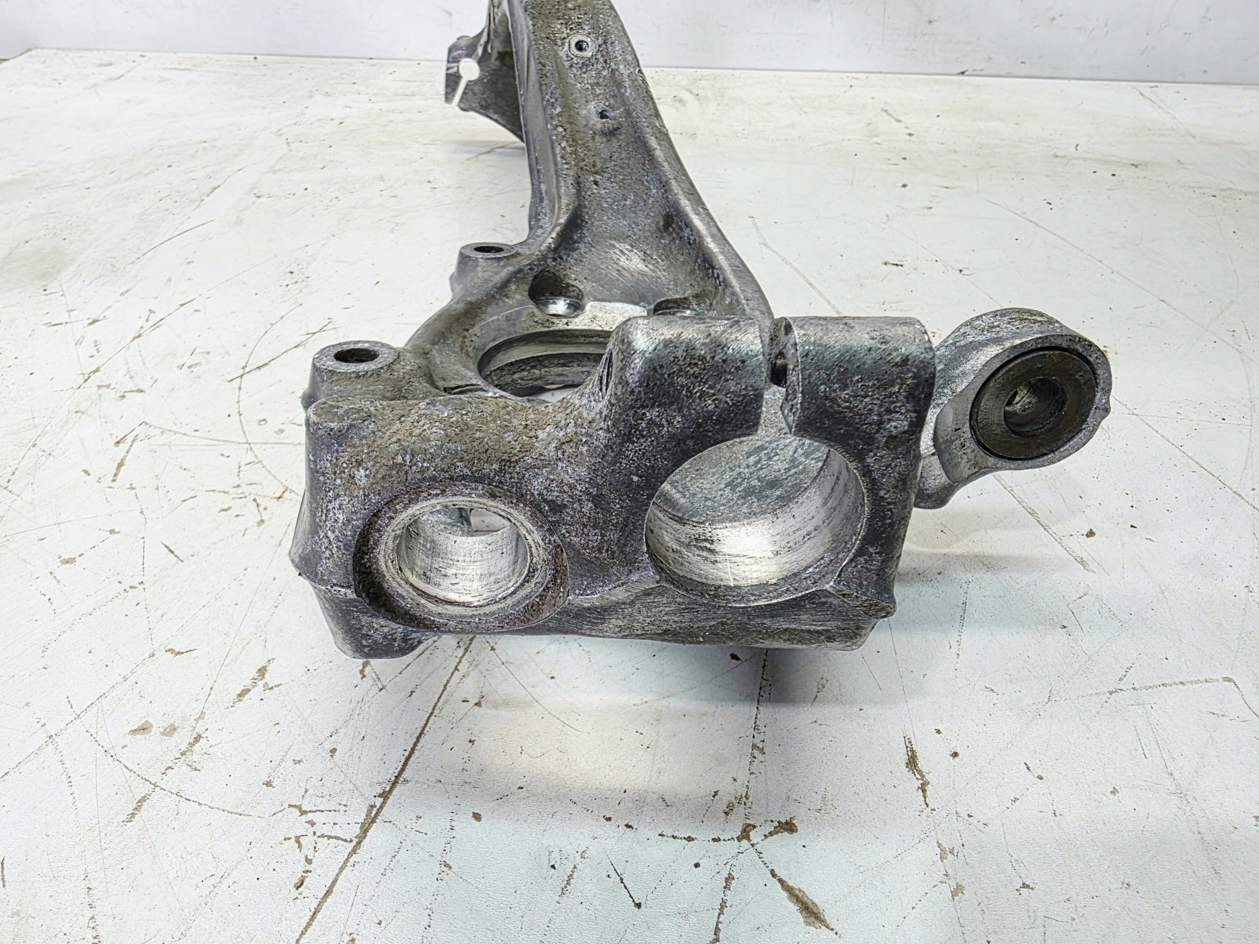 swing left front AUDI A4 B8 A5 8T 8K0407257G