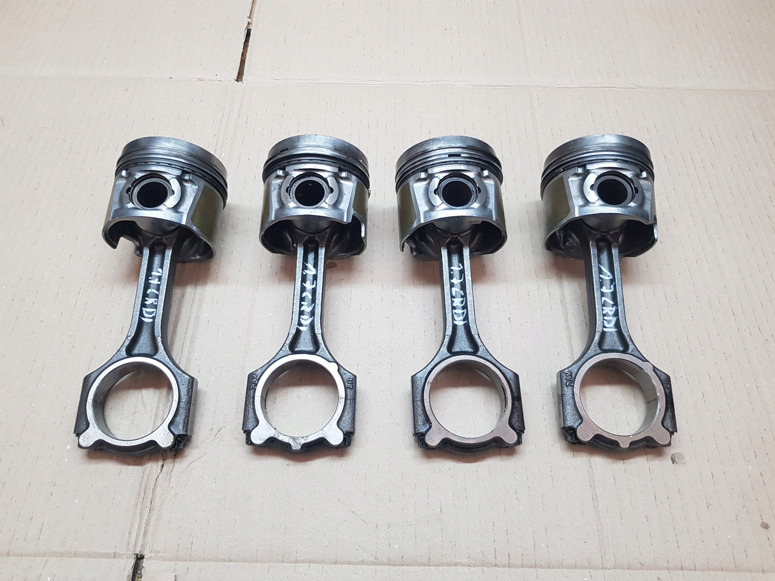 HYUNDAI KIA 1.7 CRDi E6 поршень з шатуном