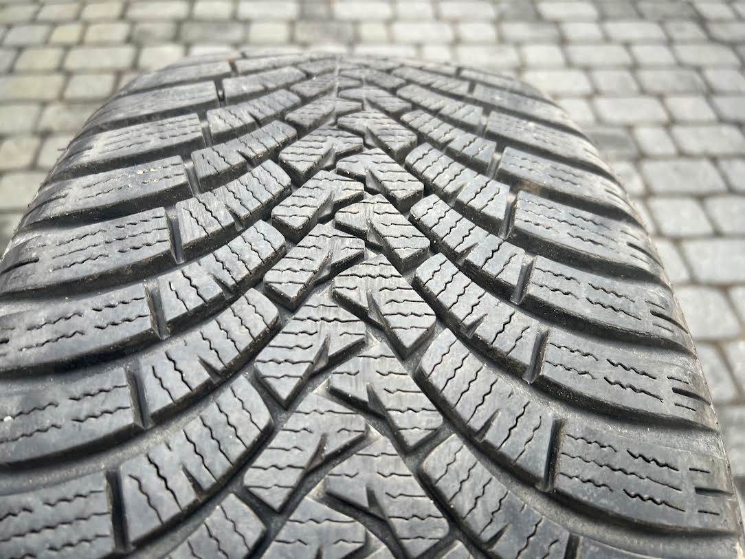 Opona Falken Eurowinter HS01 - 245/40/20 Profil opony 40