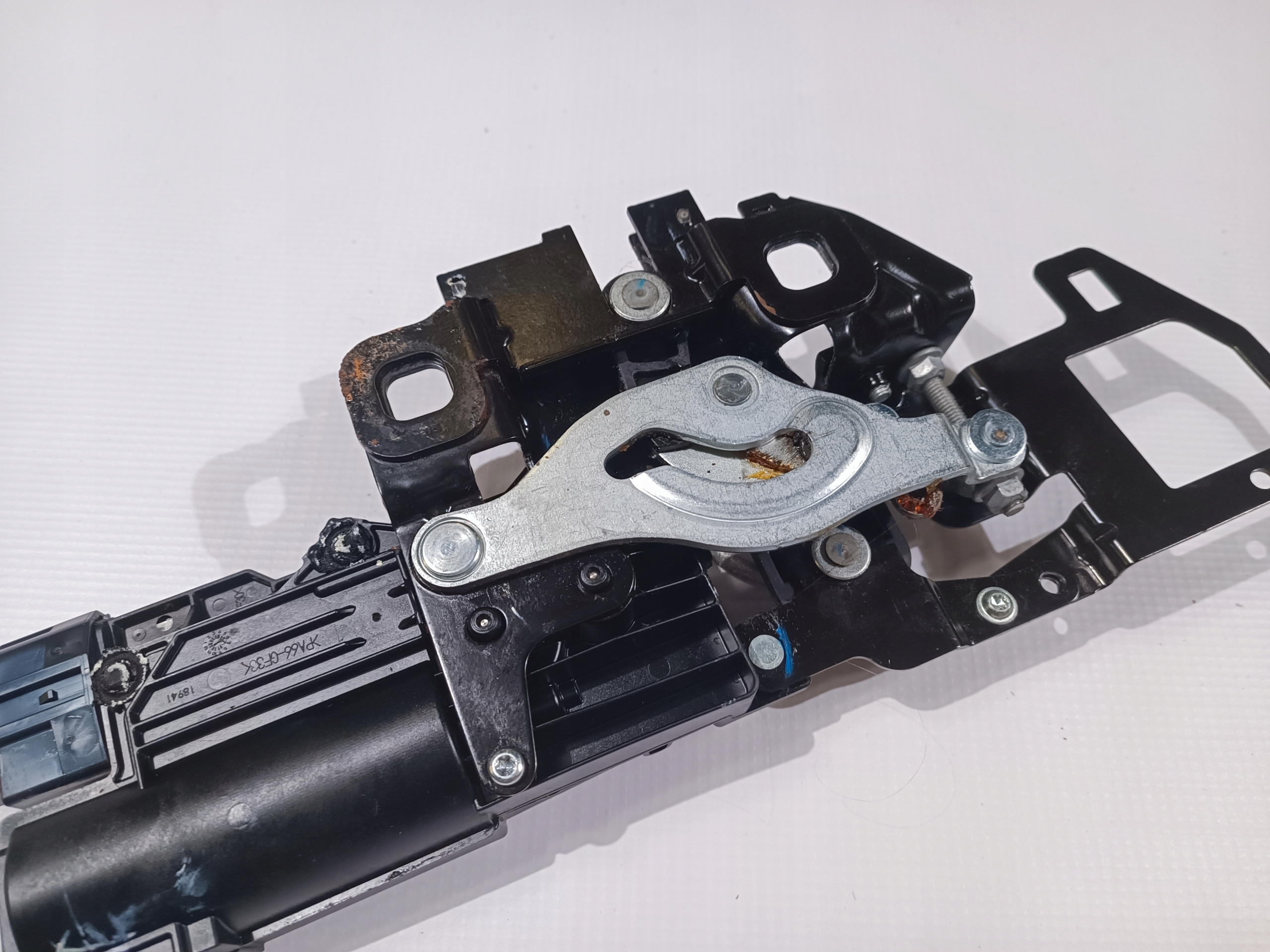 lock rygiel dociag bonnet boot Lincoln Continental 2017