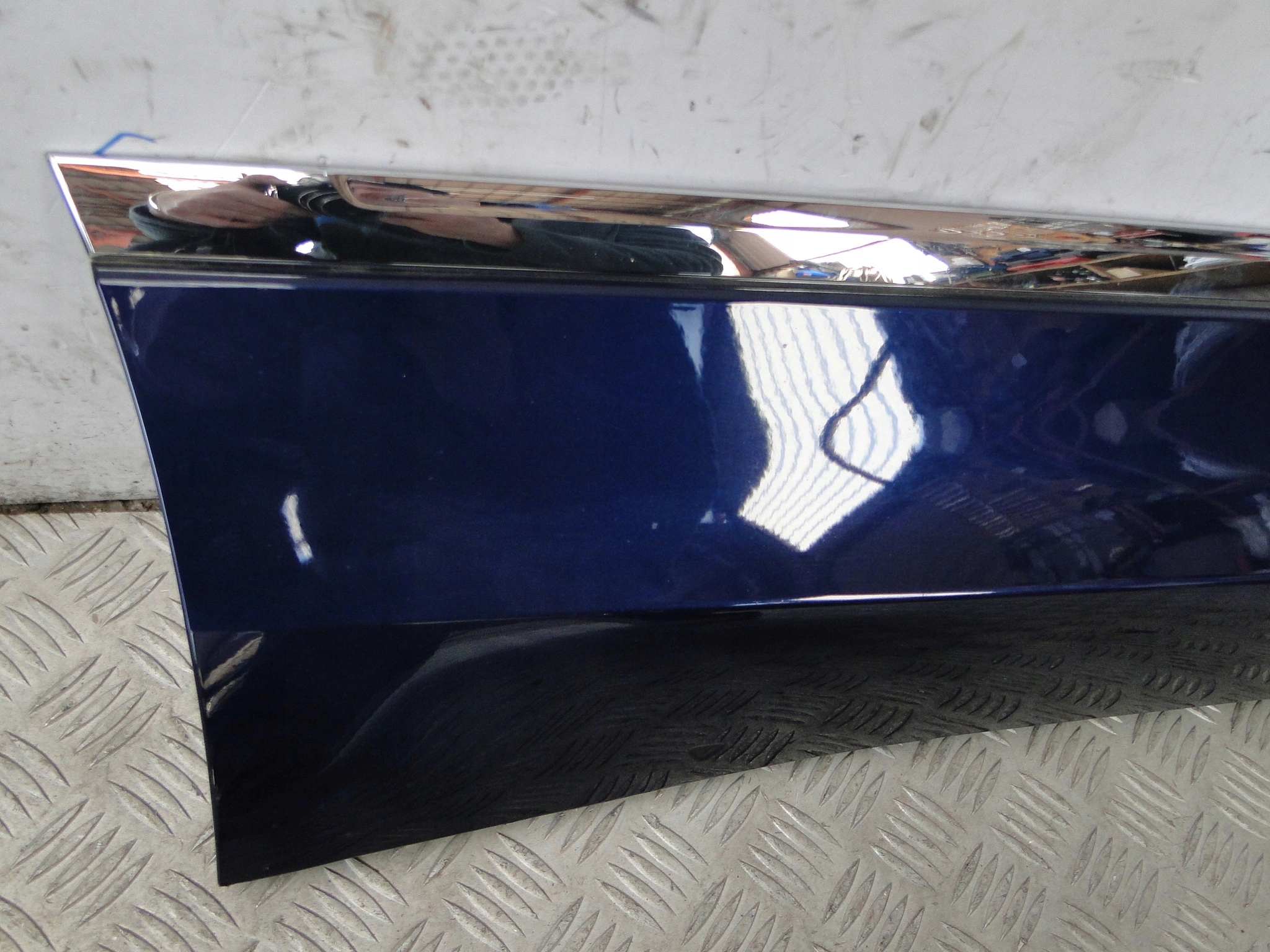 LISTWA DRZWI TYŁ VW TIGUAN 5NA R-LINE LC5B 5NA854950M 5NA854949M CENA ZA 1 Producent części Volkswagen OE