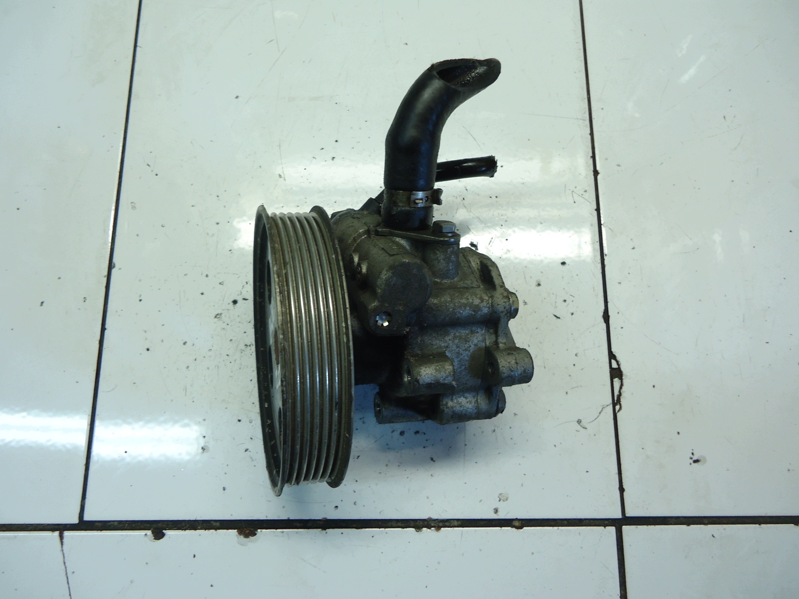 AUDI A4 B7 2.0TFSI BWE servo čerpadlo 8E0145153D