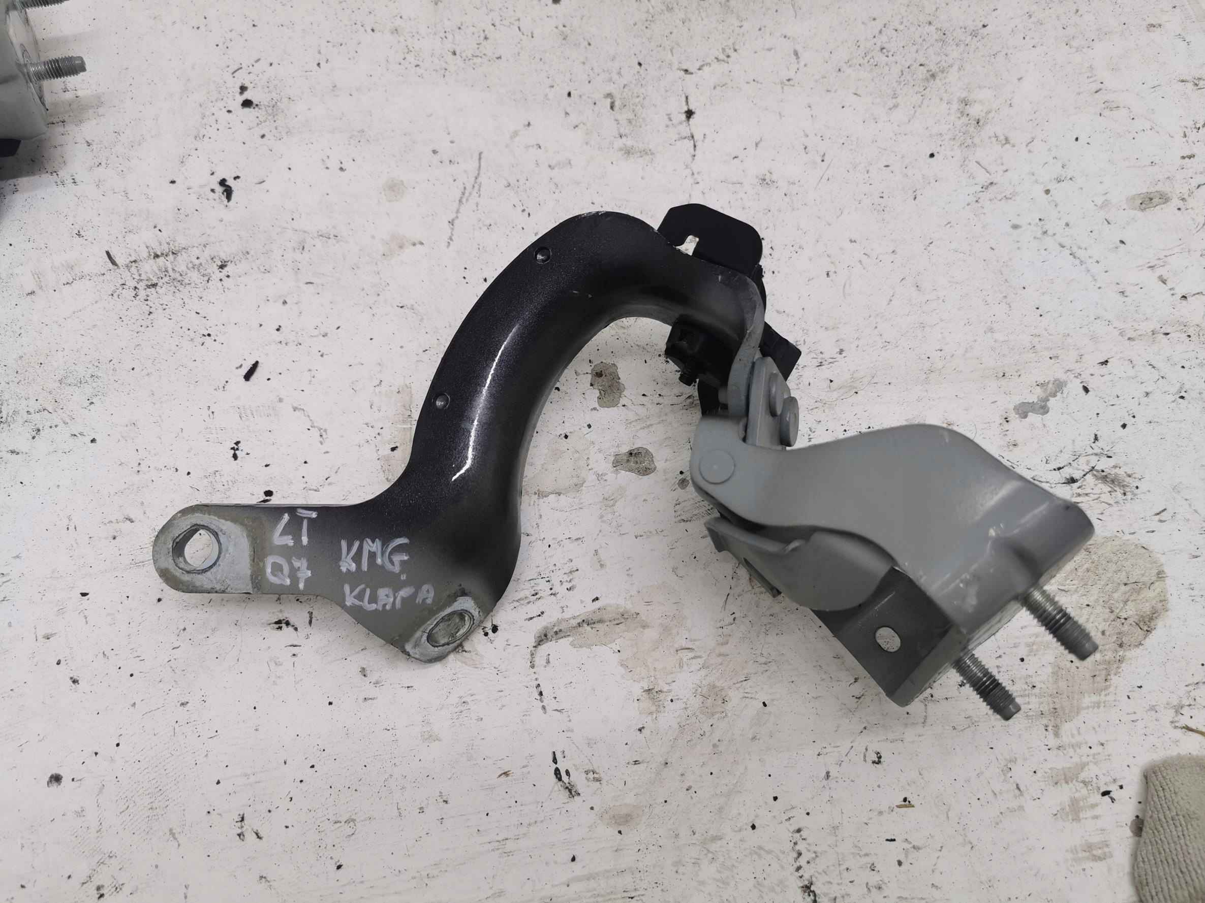 hinge bonnet boot left rear part AUDI Q7 and 4L LZ7L