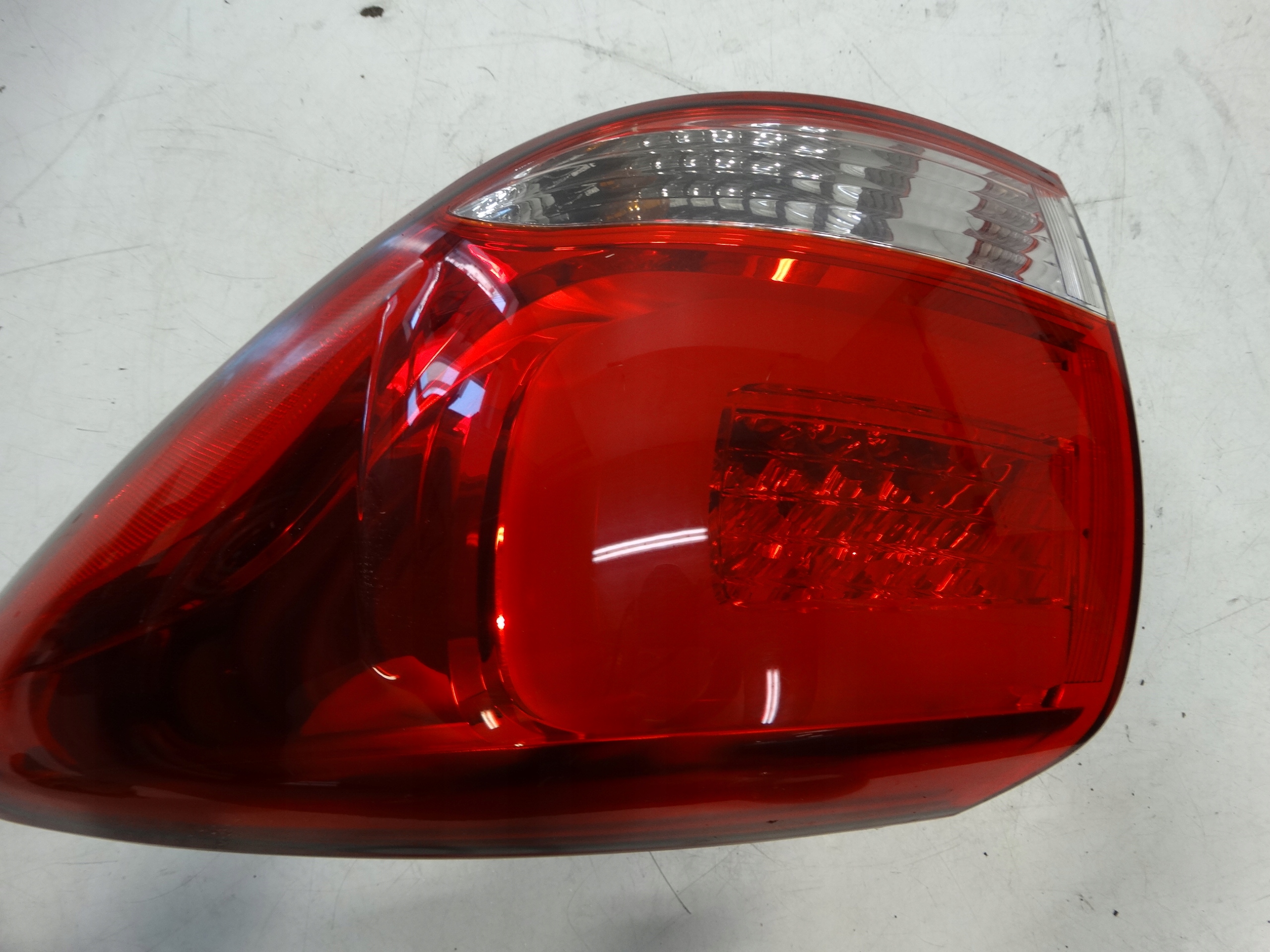 light right rear part W fender CARENS IV 92402A4110 LED