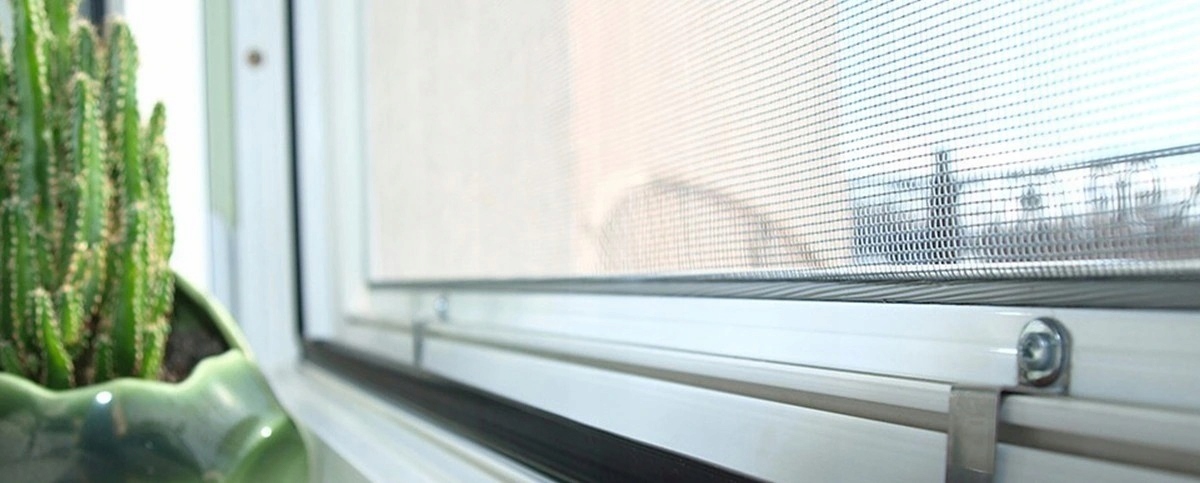 Moskitiera ramkowa SlimLine 130x150cm, BRĄZOWA RMM Maks. szerokość 130 cm