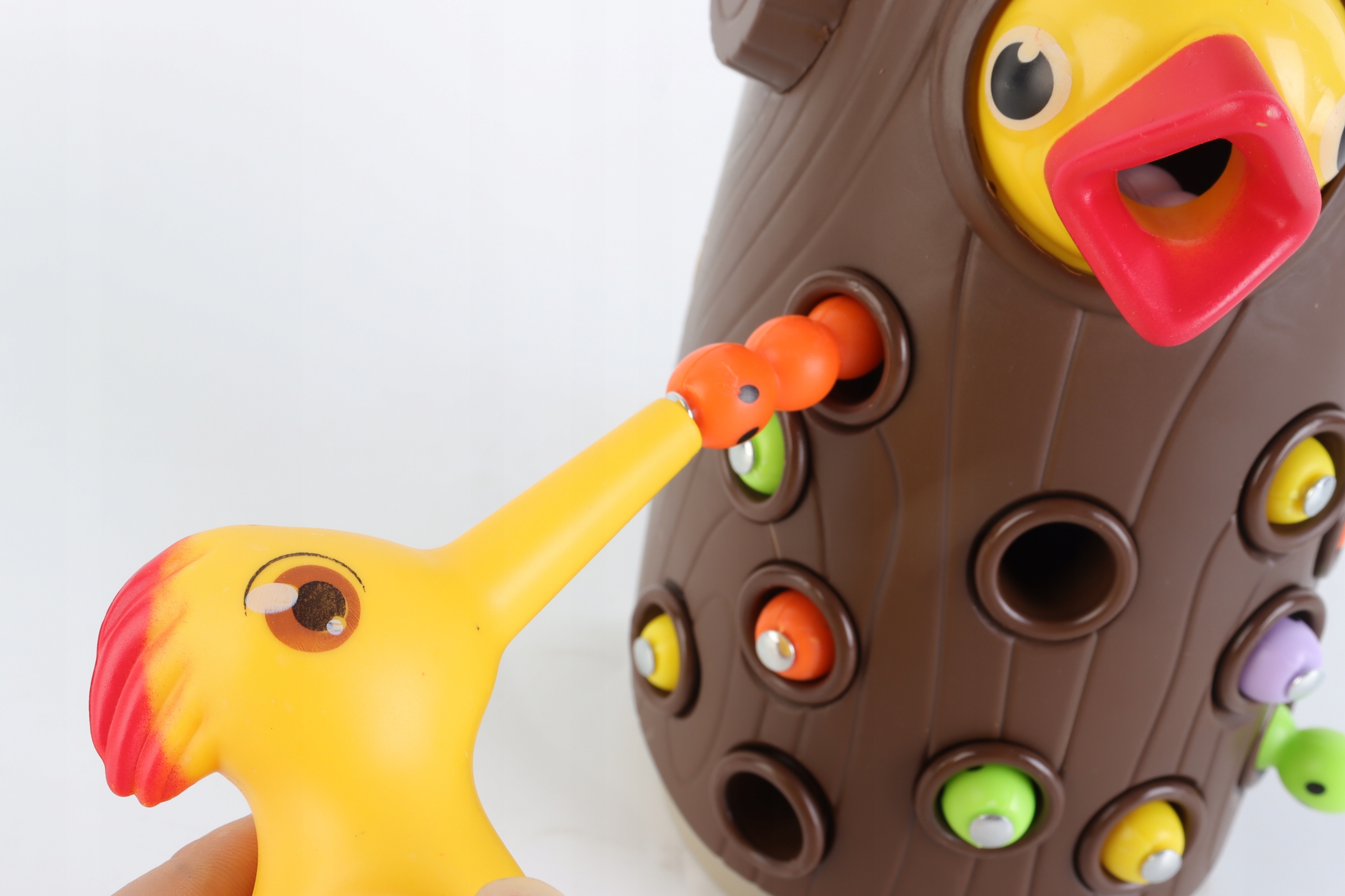 GRA MAGNETYCZNA NAKARM PTASZKA MONTESSORI DZIĘCIOŁ 12 ROBACZKÓW PREZENT HQ Minimalny wiek dziecka 3