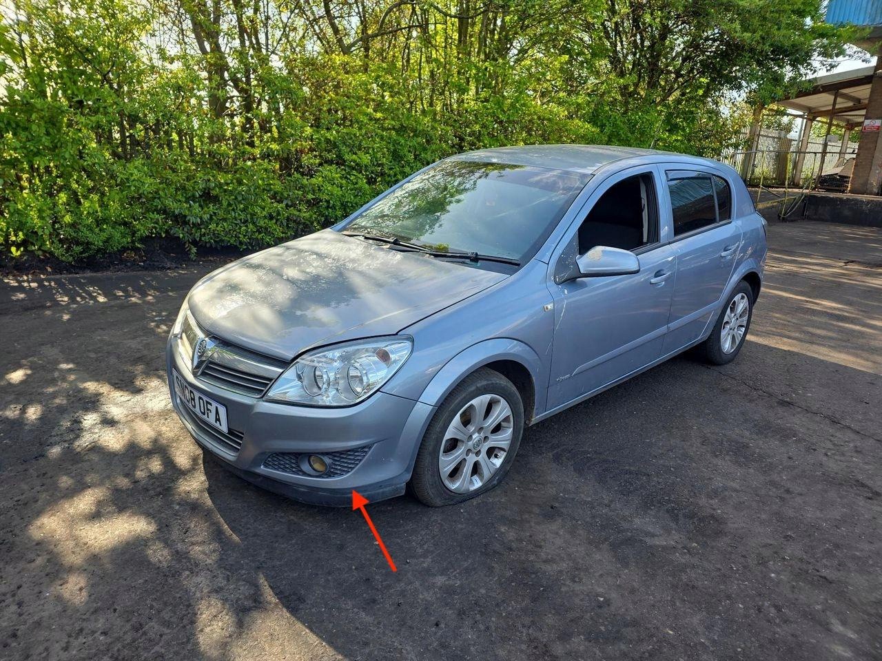 side grid of a bumper left side Opel Astra H facelift 2008 13225764