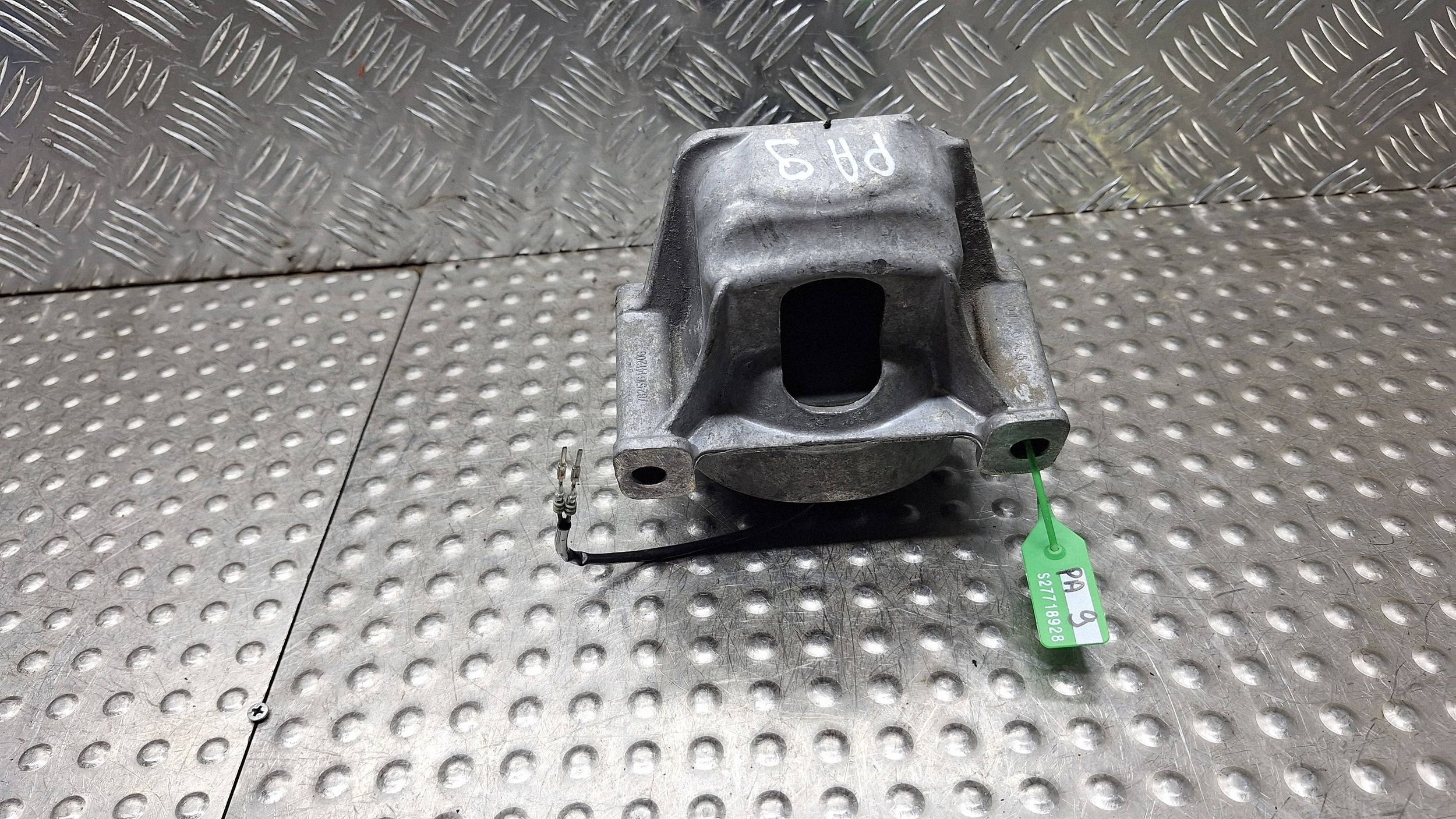 holder engine mount 8R0199381B AUDI A4 B8 A5 8T Q5 8R 2.0 TDI