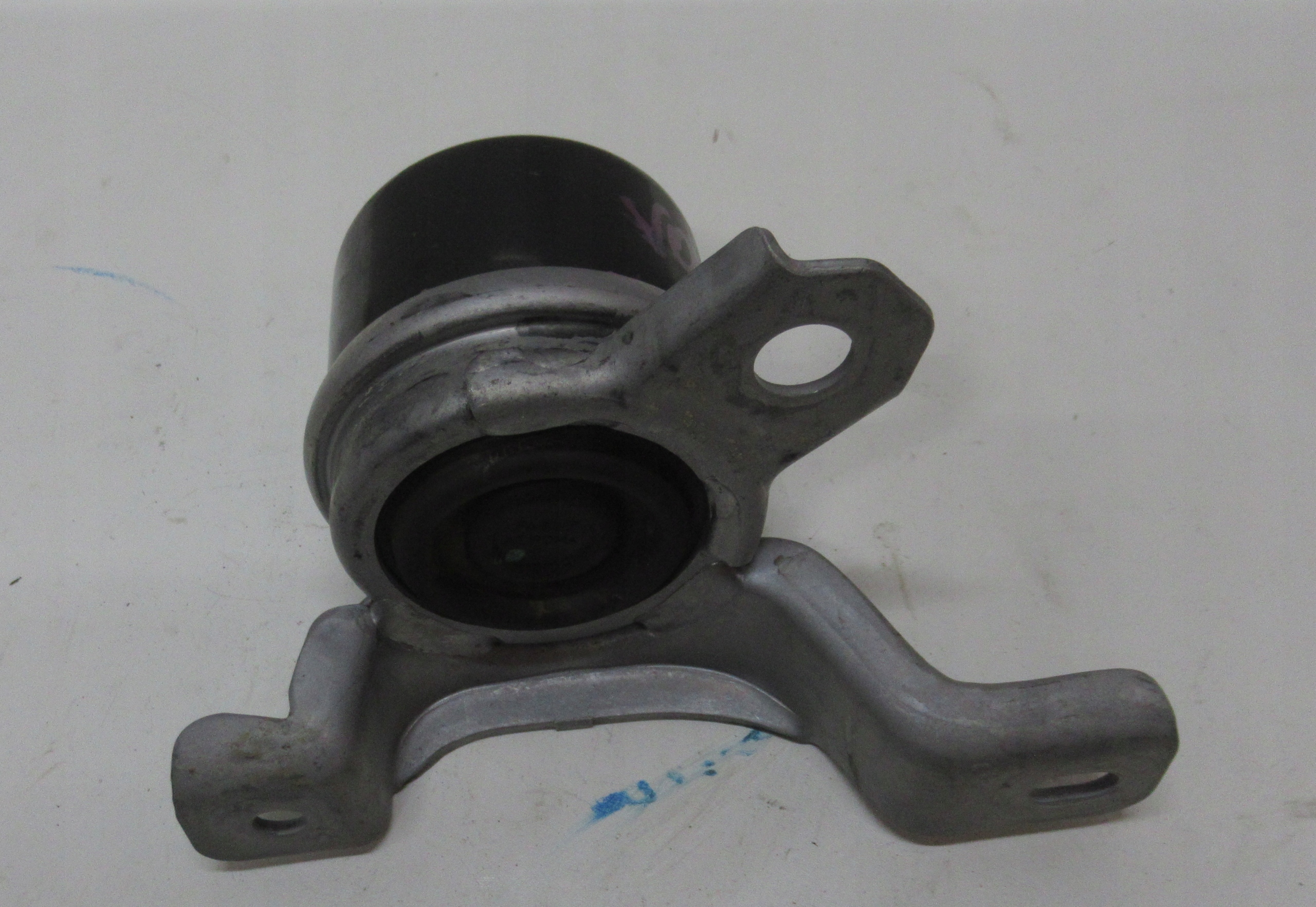 VOLVO V60 S60 FL 2.0D D3 D4 holder engine mount