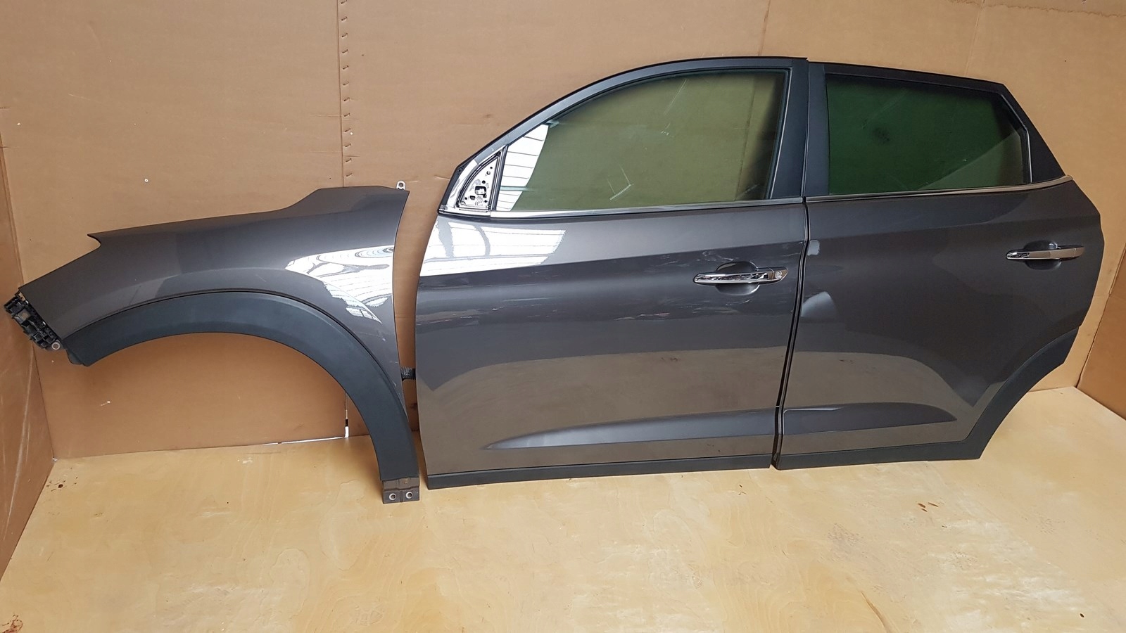 DRZWI BLOTNIK PRAWY HYUNDAI TUCSON KOLOR XN3 Strona zabudowy tył - prawa