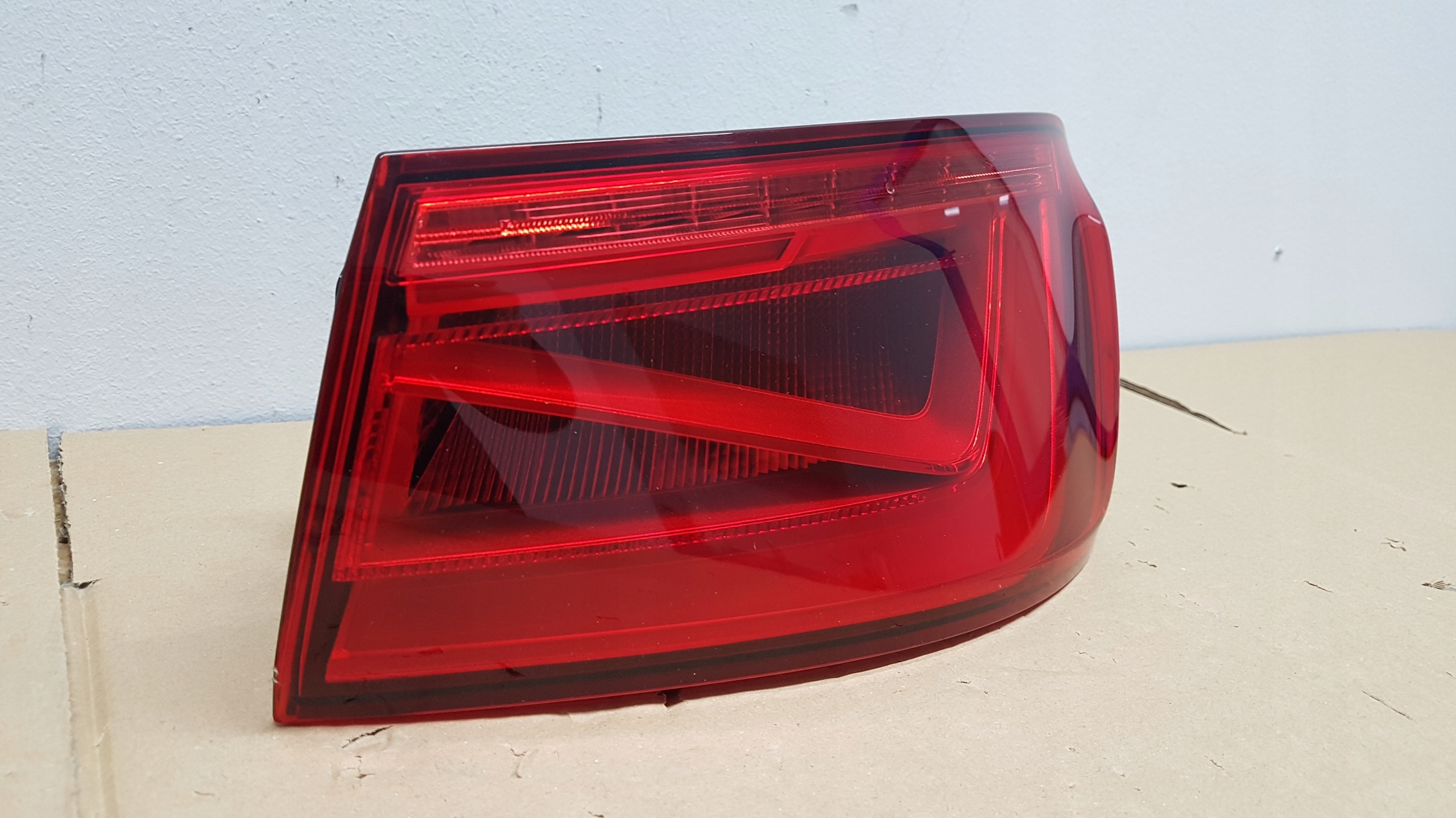 LAMPA TYŁ PRAWA AUDI A3 8V5 SEDAN LED Typ samochodu Samochody osobowe