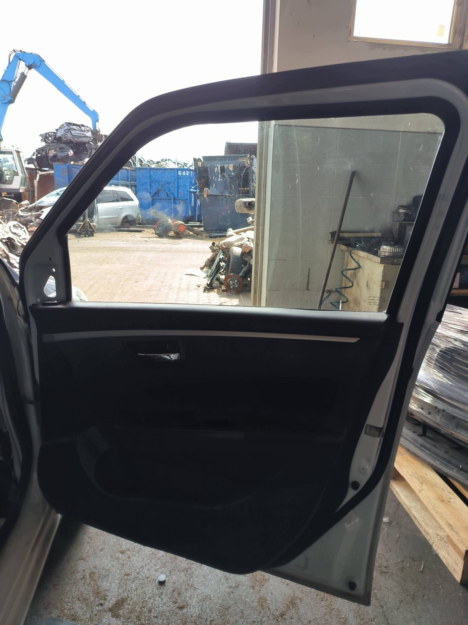 door right front ZNL SUZUKI SWIFT MK7