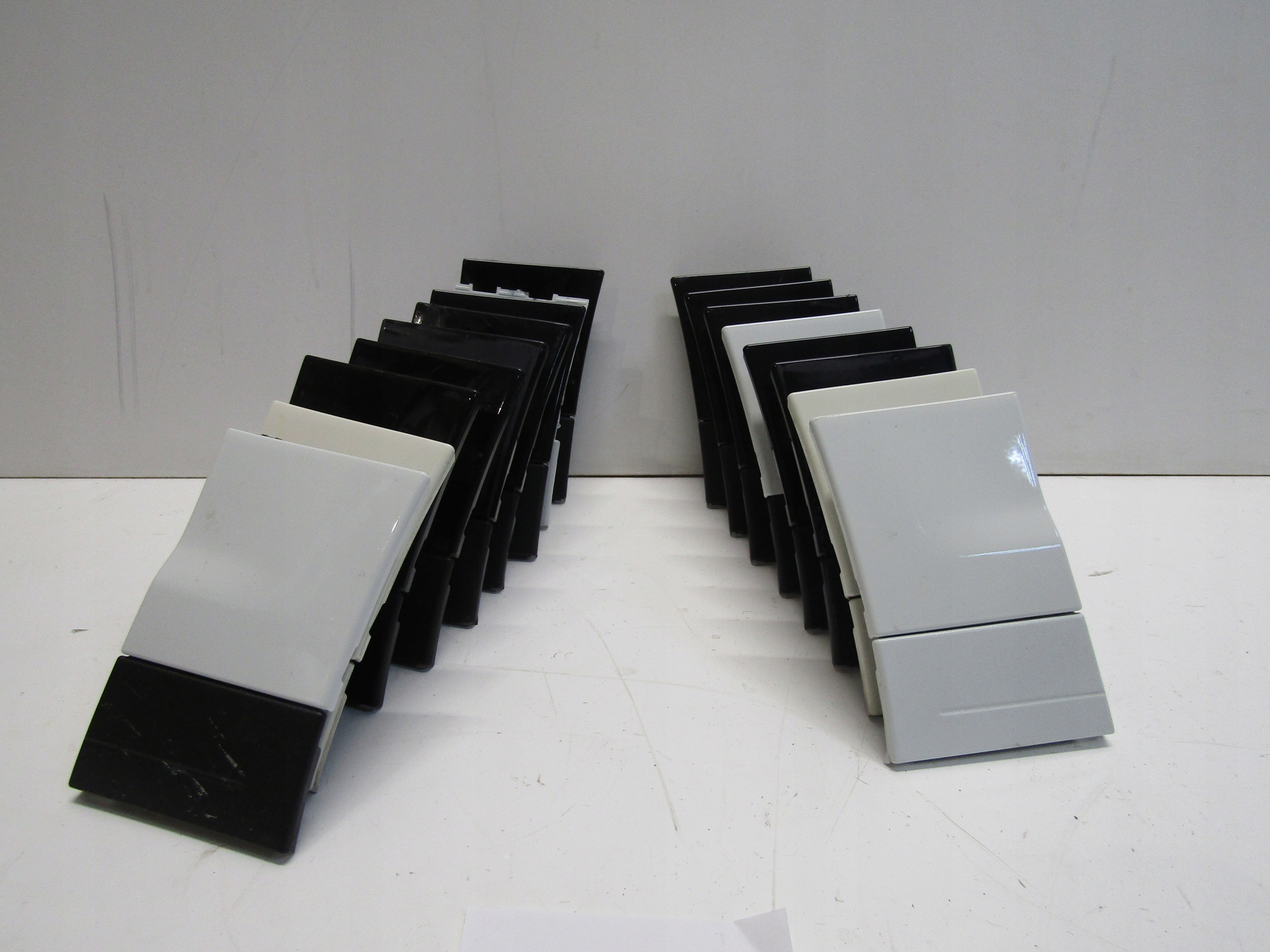 НАКЛАДКА КРИЛА ПРАВ.СТОРОНА ЛІВ. СТОРОНА CAYENNEp5854960p5854959