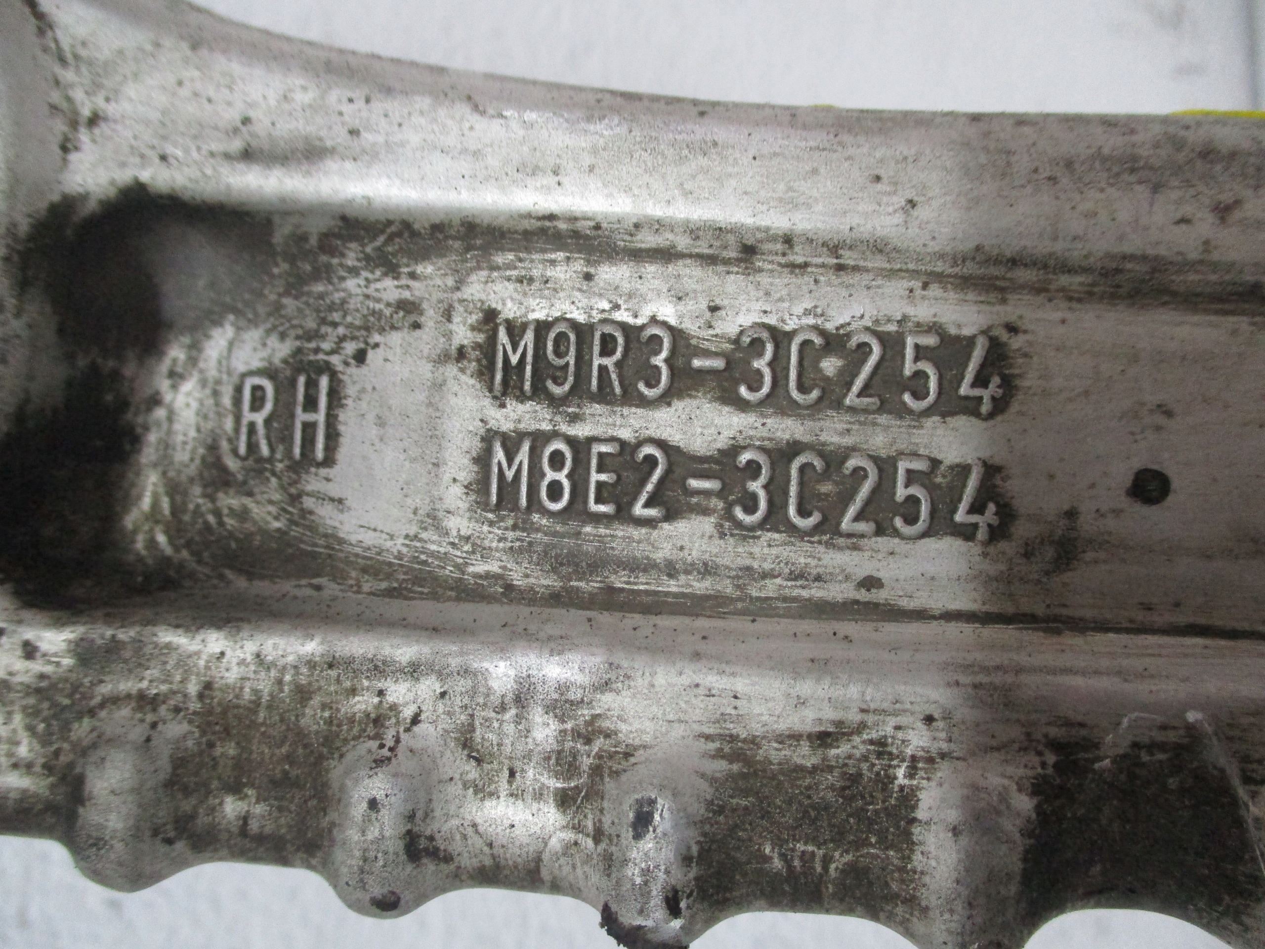 arm front RANGE ROVER SPORT L461 22r M8E2-3C255-CA