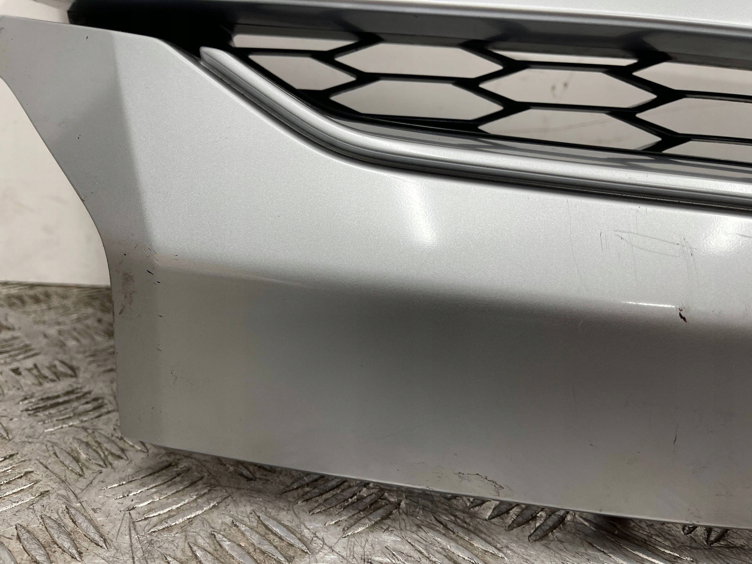 Grille Mitsubishi L200 19- 7450B291ZZ