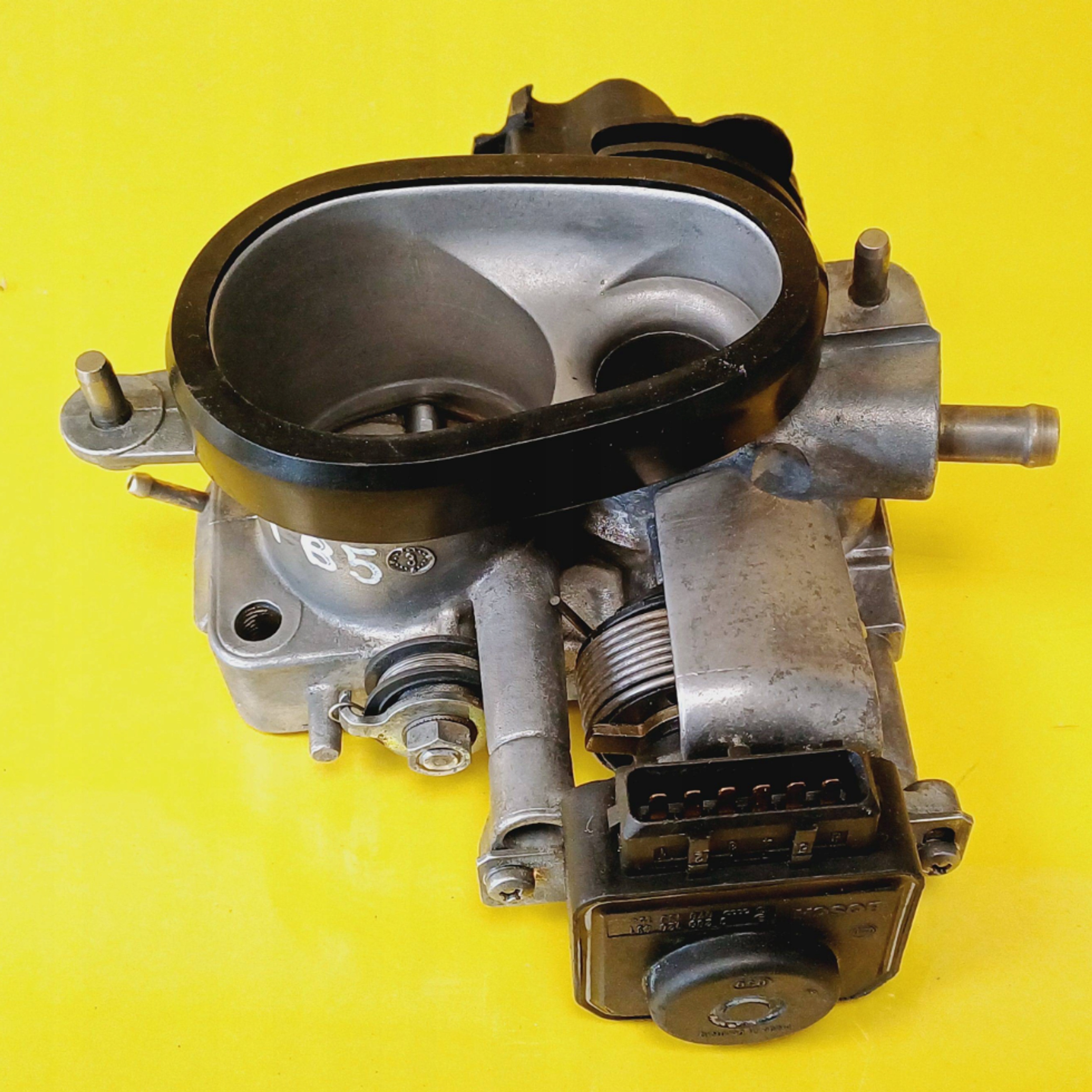 ДРОССЕЛЬНАЯ ЗАСЛОНКА 100 C4 90-94 A8 D2 3,7 V8 4,2 оригинал