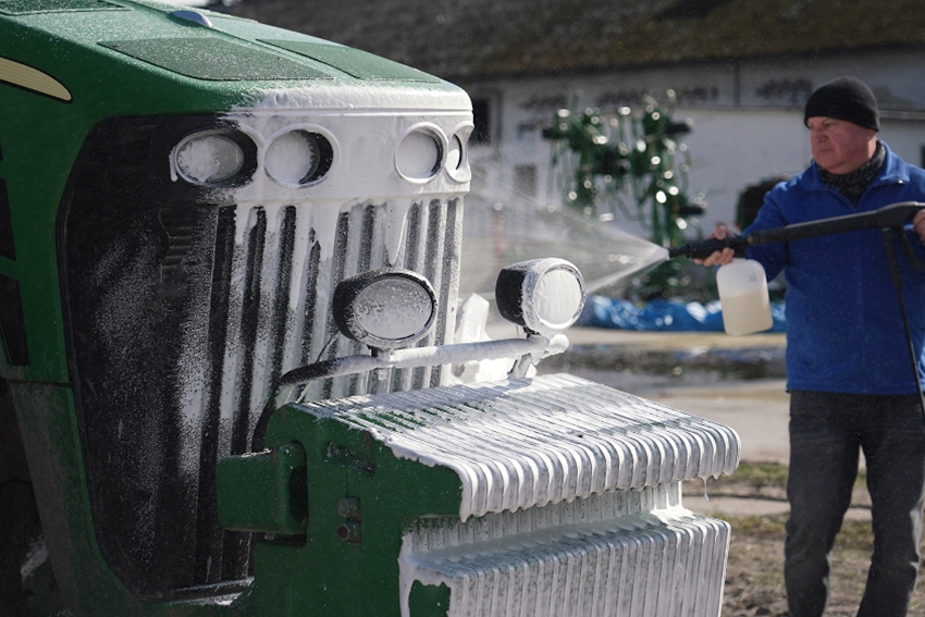 Płyn koncentrat do mycia traktorów maszyn urządzeń rolniczych piana aktywna Pojemność w ofercie 10 l