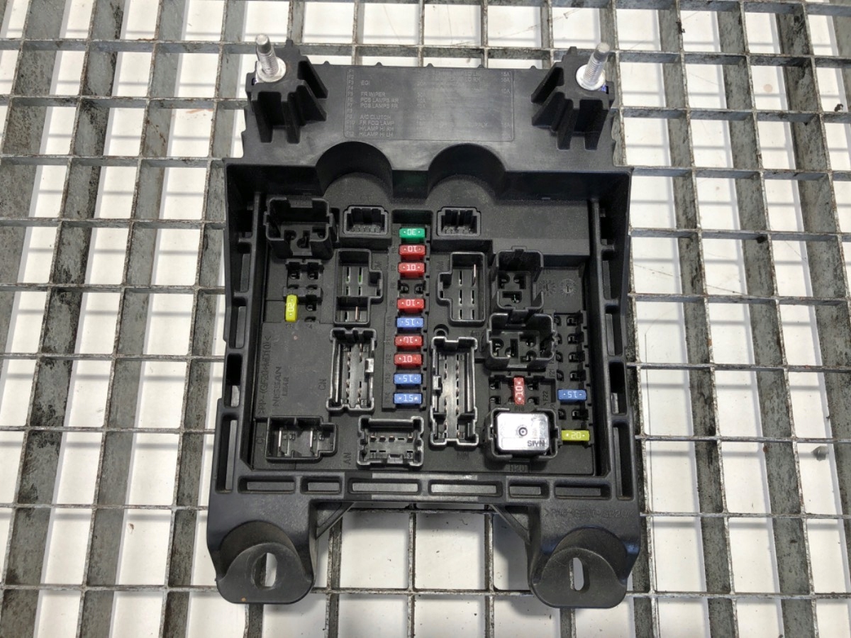 SKRZYNKA BEZPIECZNIKÓW RENAULT TRUCKS D 284B6LC40B Hatchback 3.0 177KM